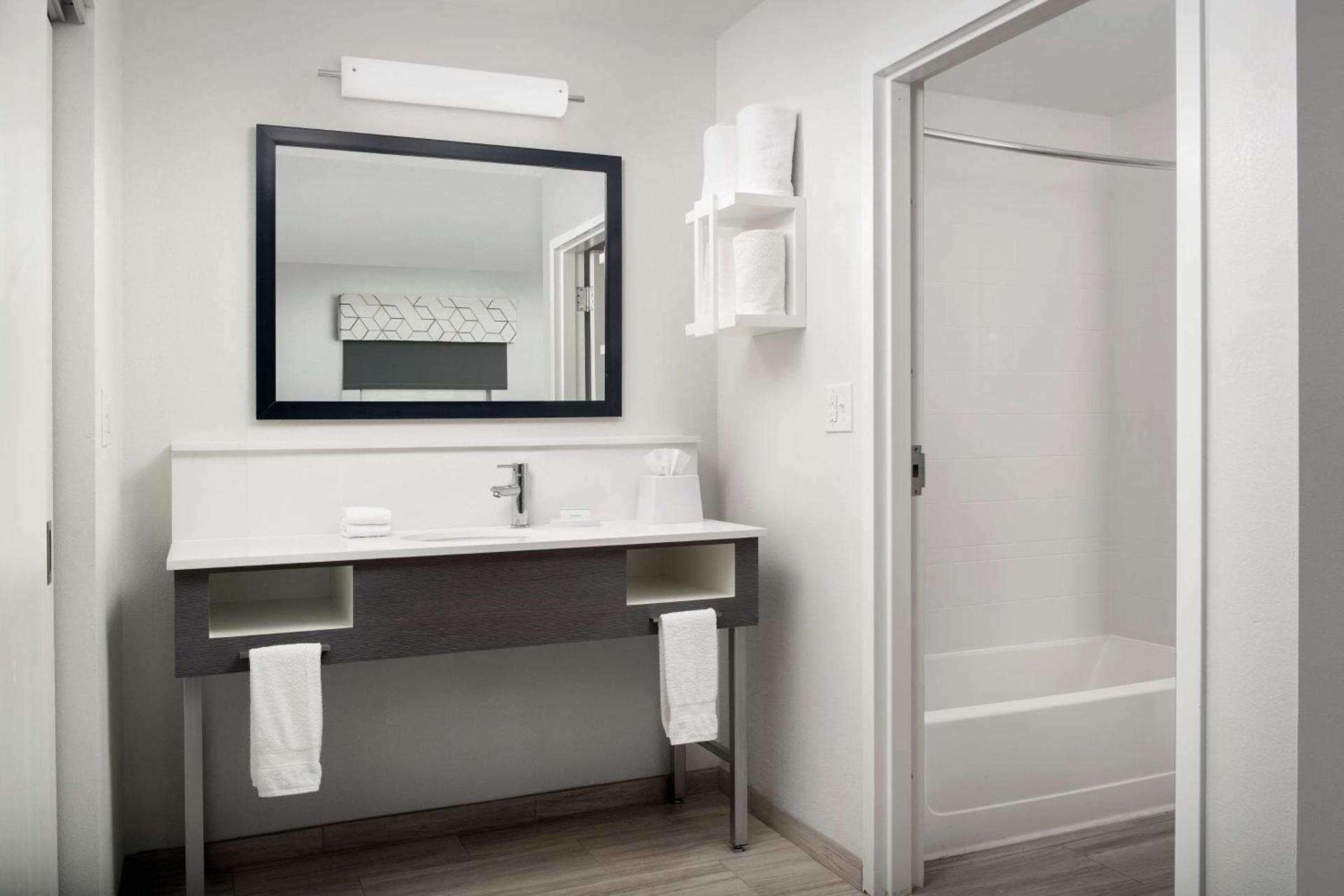 Hampton Inn Duncan photo 27