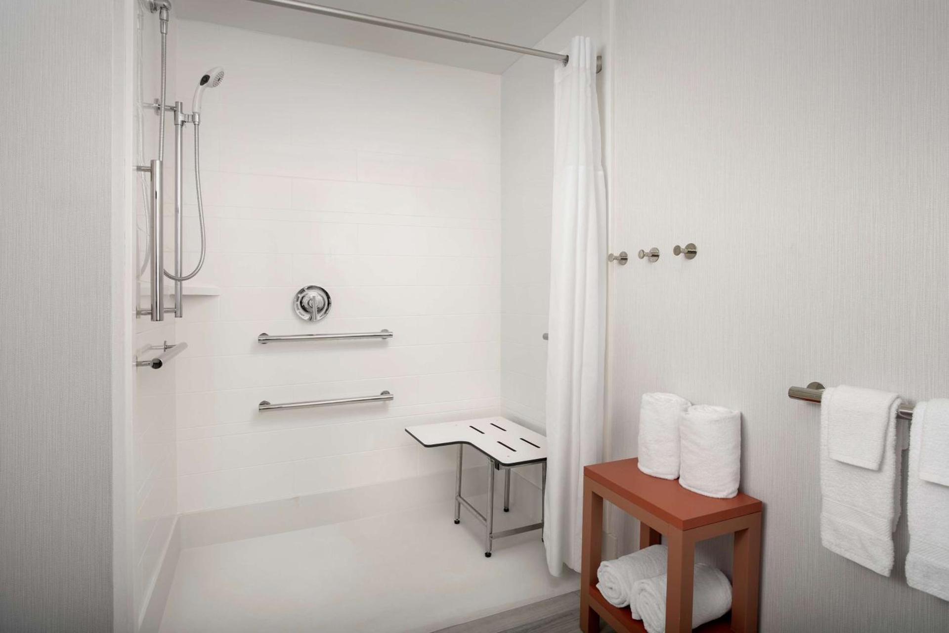 Hampton Inn Duncan photo 29