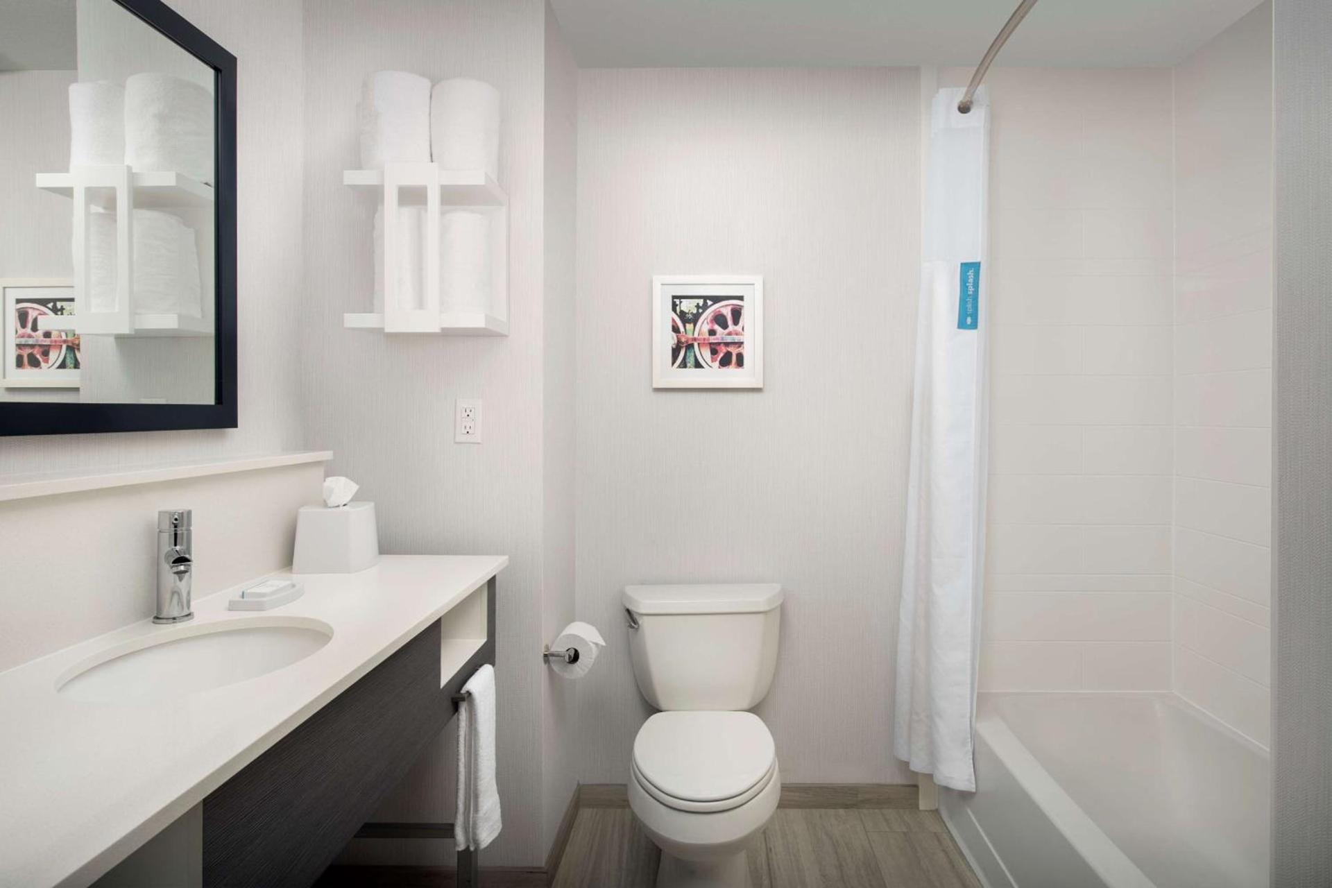 Hampton Inn Duncan photo 30