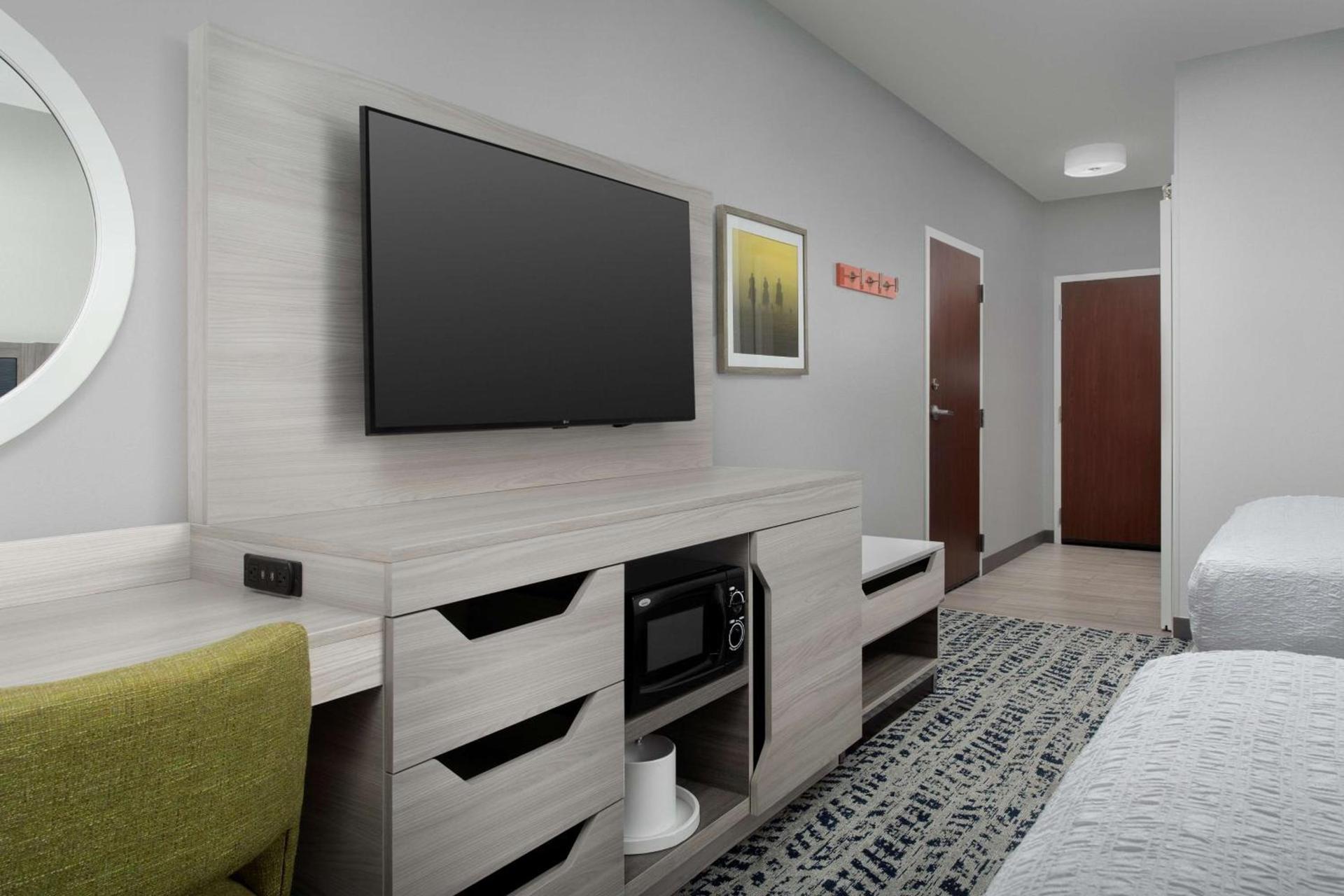 Hampton Inn Duncan photo 33