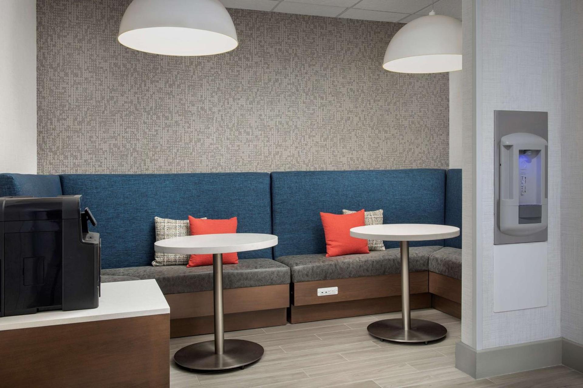 Hampton Inn Duncan photo 37