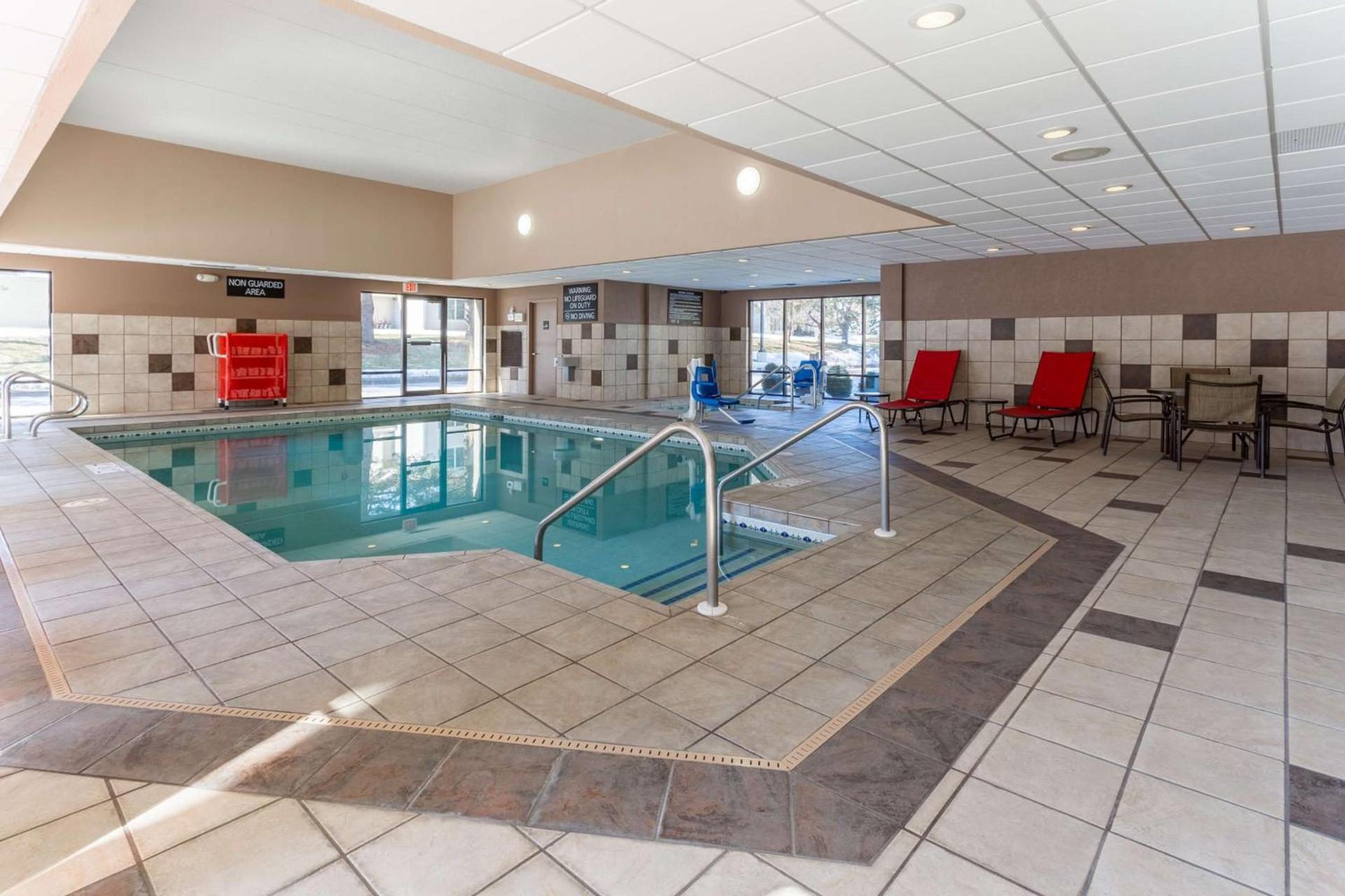 Hampton Inn Madison East Towne Mall Area photo 10
