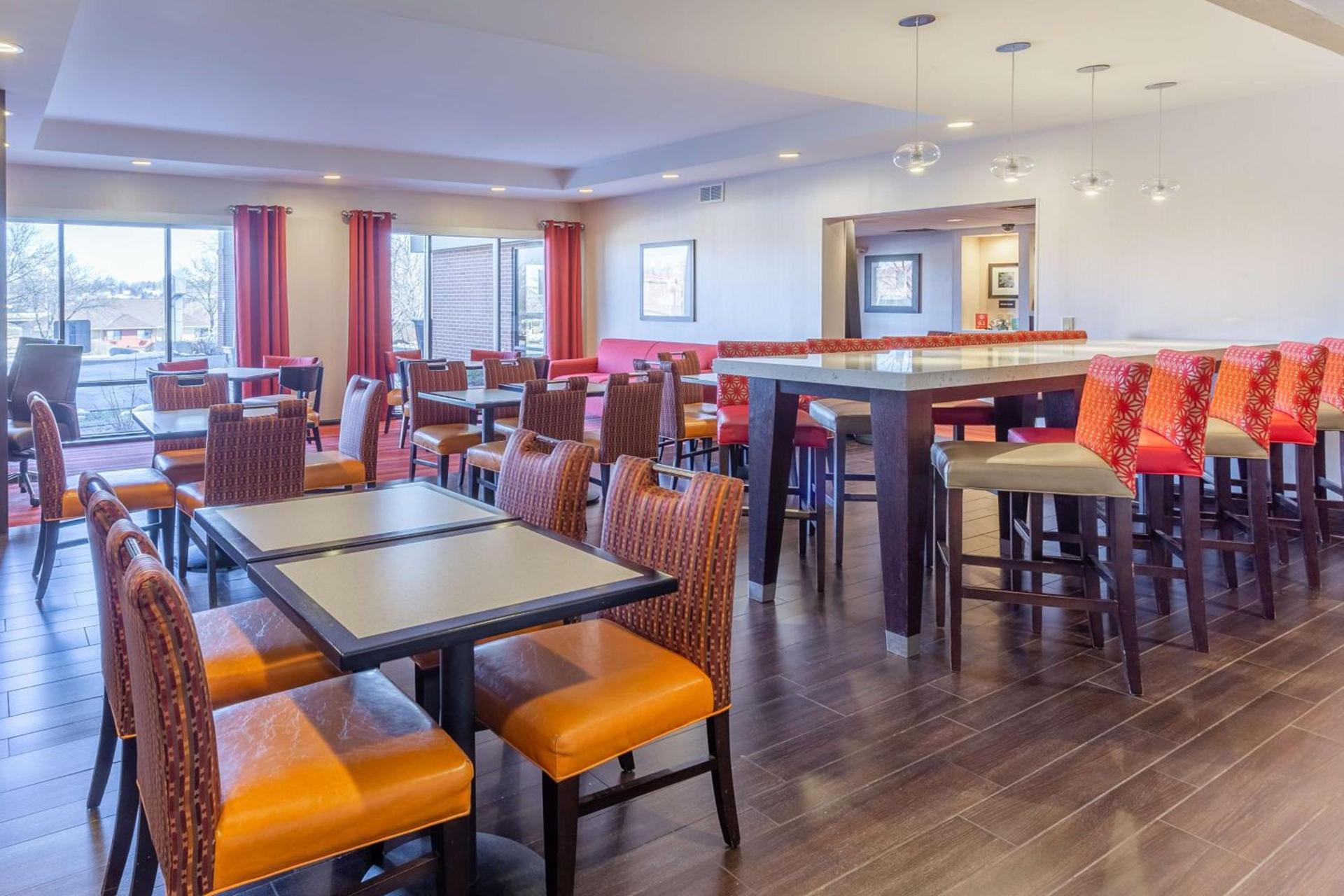 Hampton Inn Madison East Towne Mall Area photo 7
