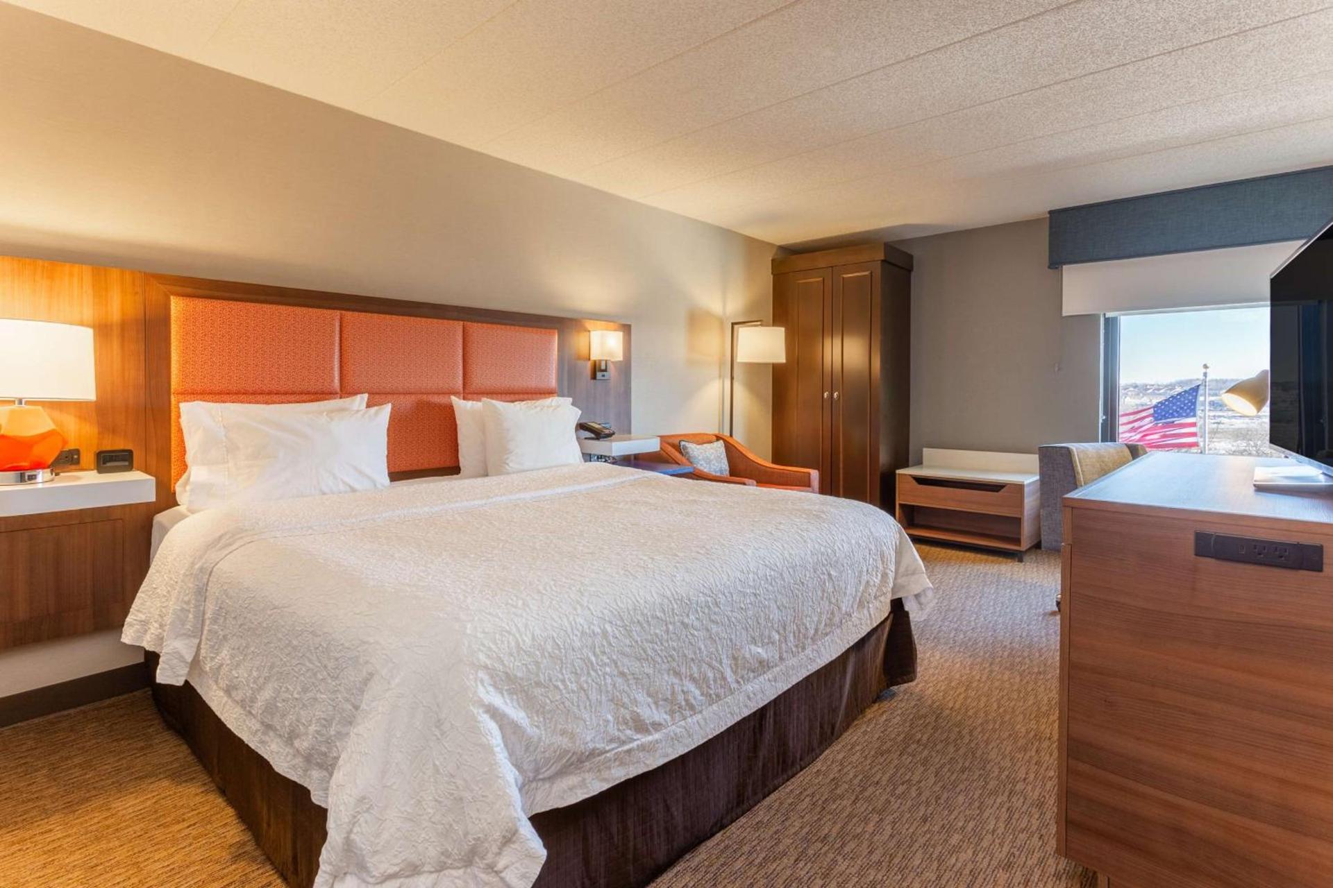 Hampton Inn Madison East Towne Mall Area photo 13