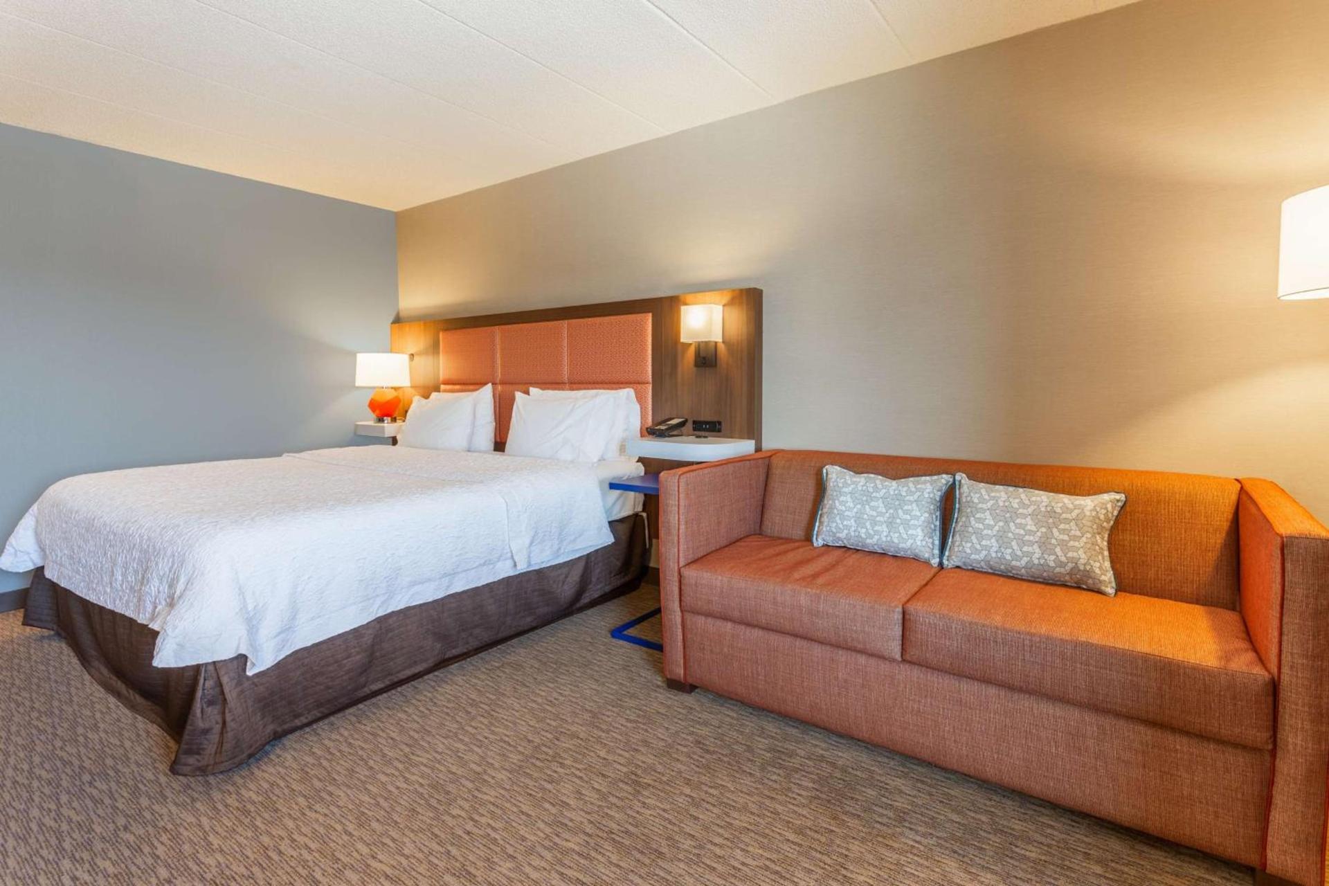 Hampton Inn Madison East Towne Mall Area photo 16