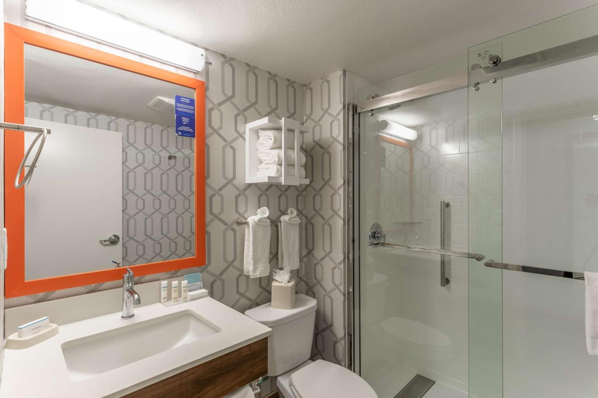 Hampton Inn Madison East Towne Mall Area photo 19