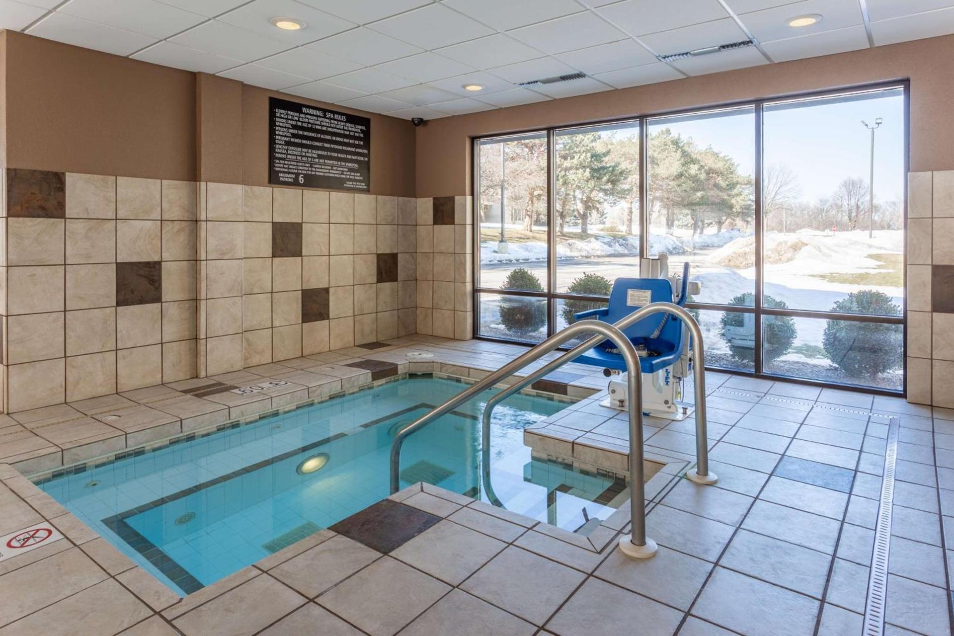 Hampton Inn Madison East Towne Mall Area photo 11