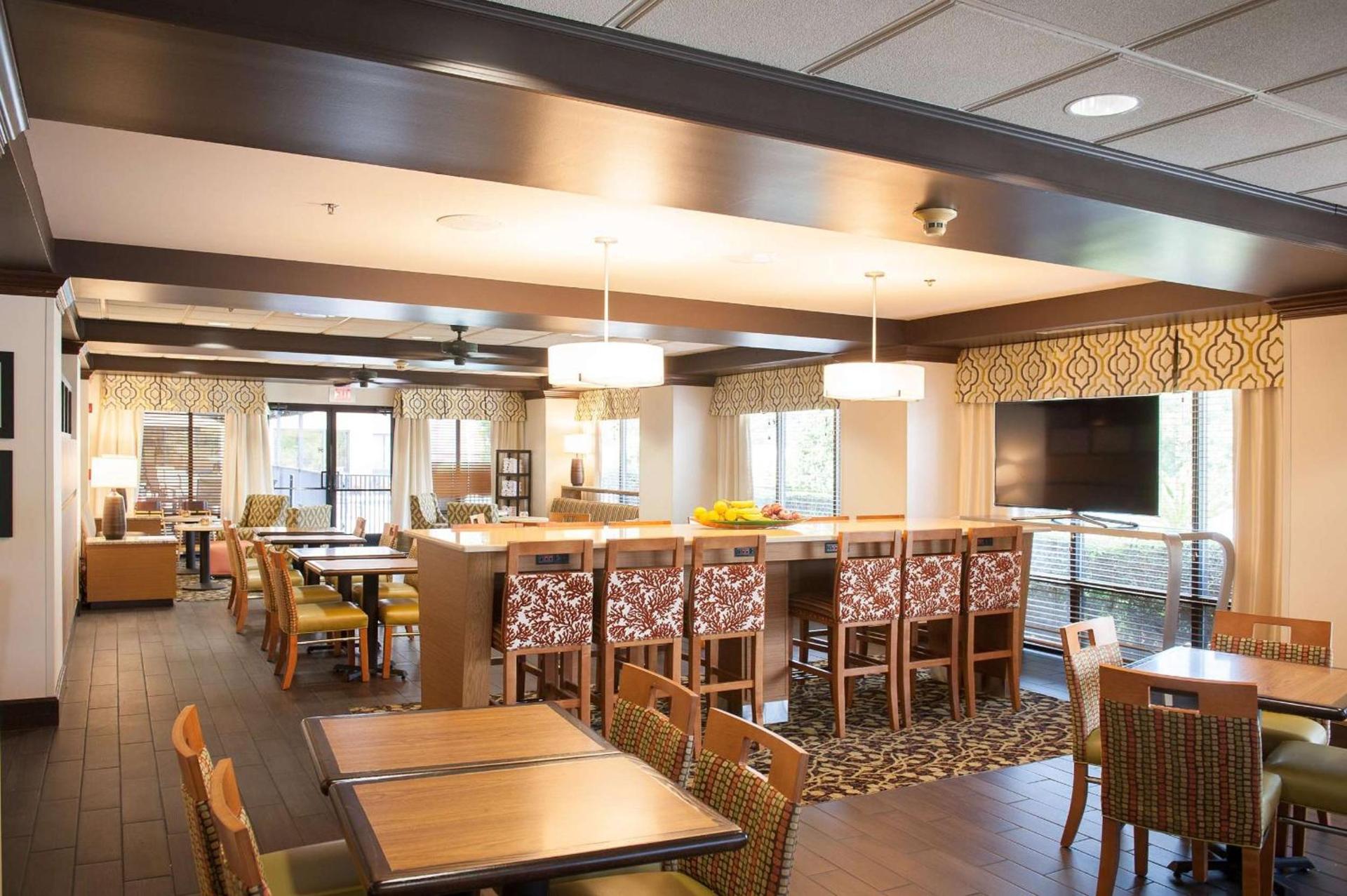 Hampton Inn Pensacola-Airport photo 5