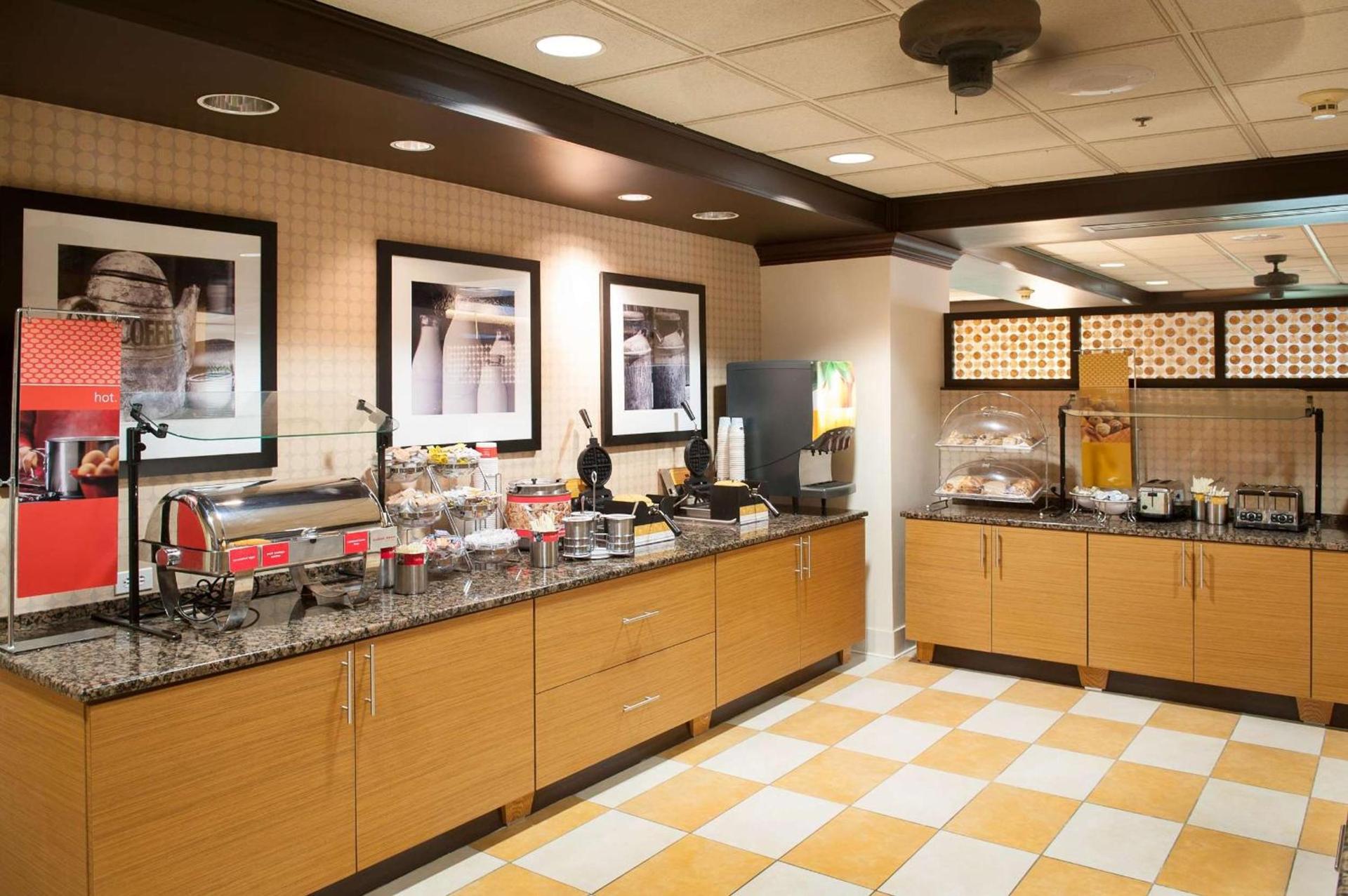 Hampton Inn Pensacola-Airport photo 9