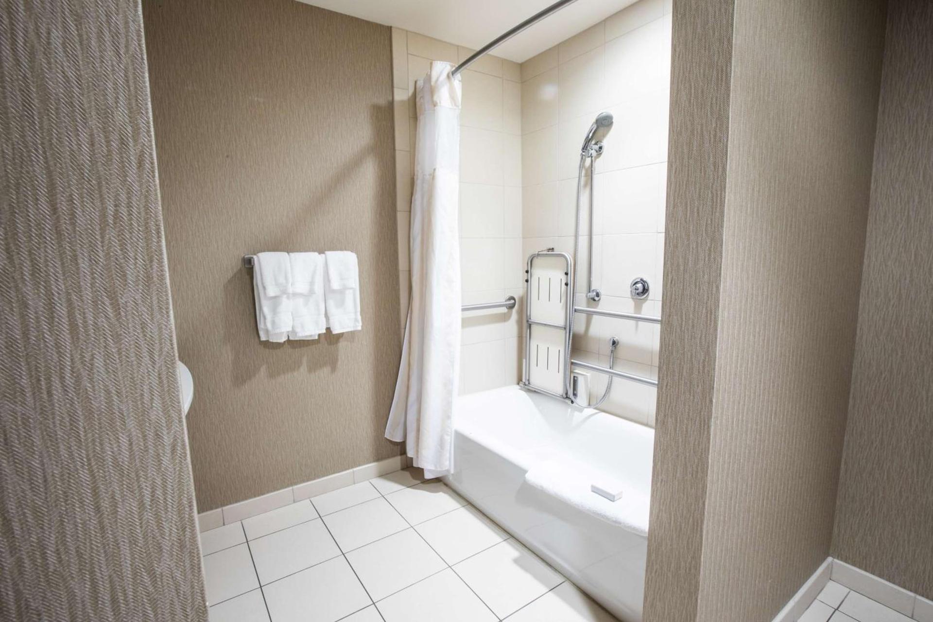 Hilton Garden Inn Clifton Park photo 5