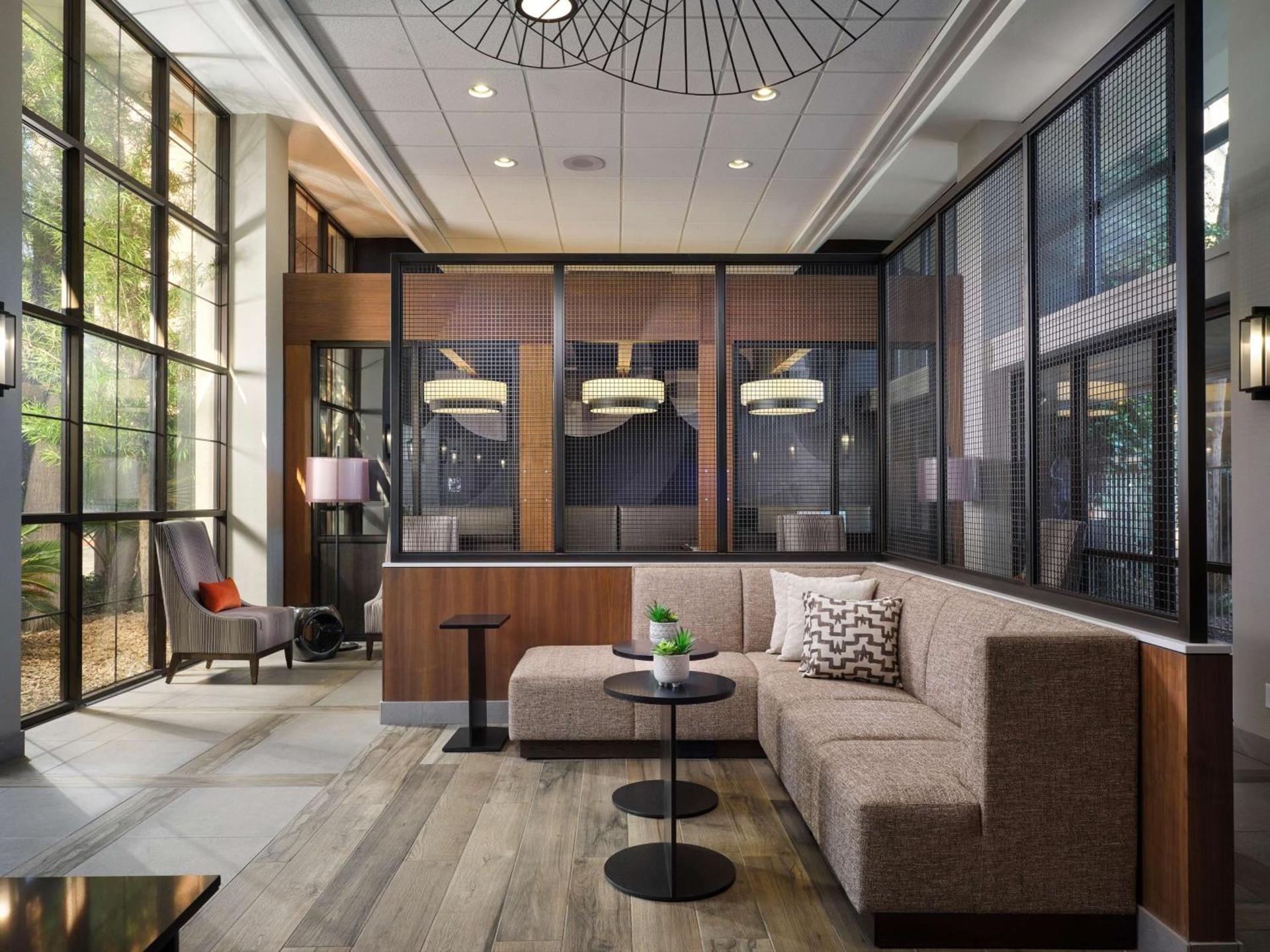 Embassy Suites by Hilton Tucson East photo 2