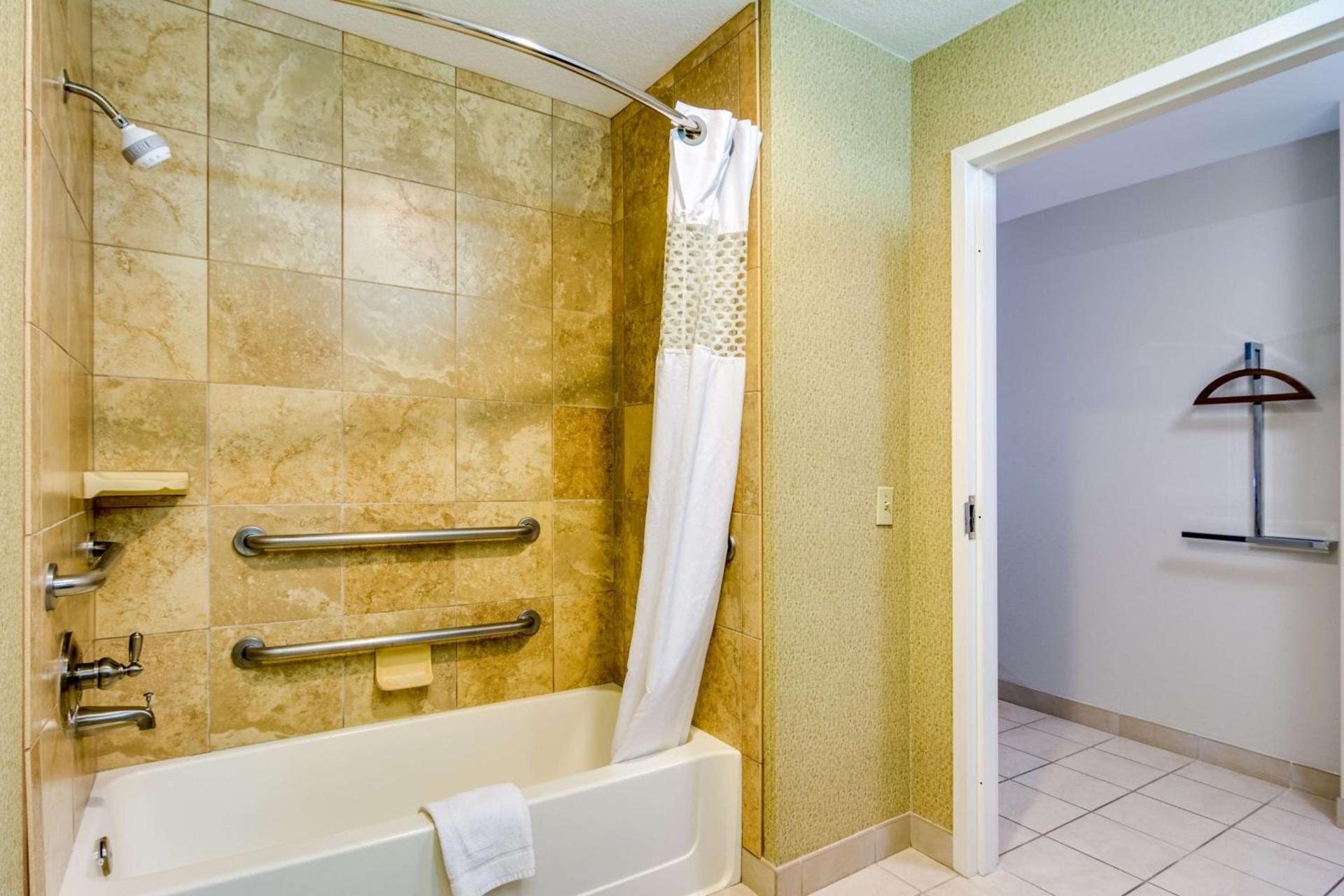 Hampton Inn Johnson City photo 19