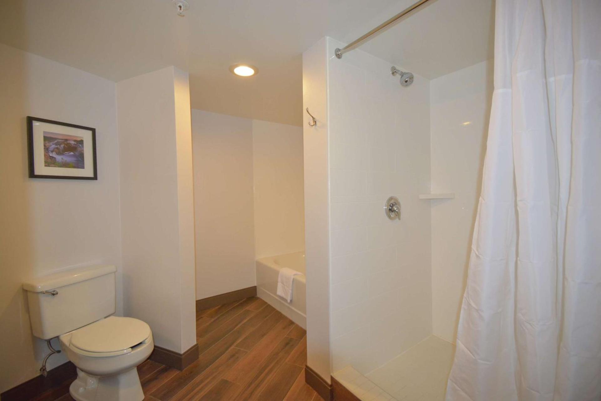 Hampton Inn Salem East - Electric Road photo 15