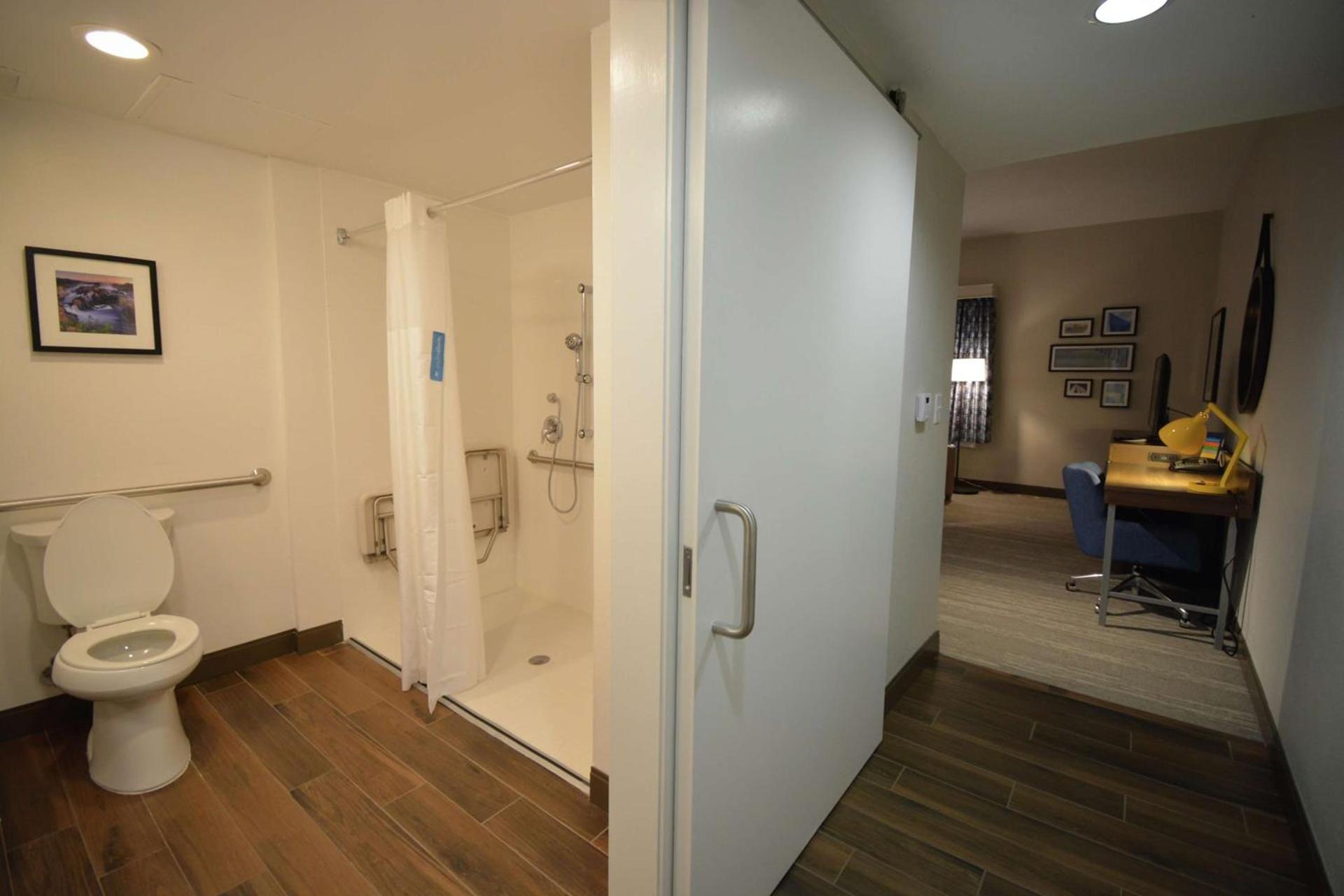 Hampton Inn Salem East - Electric Road photo 18