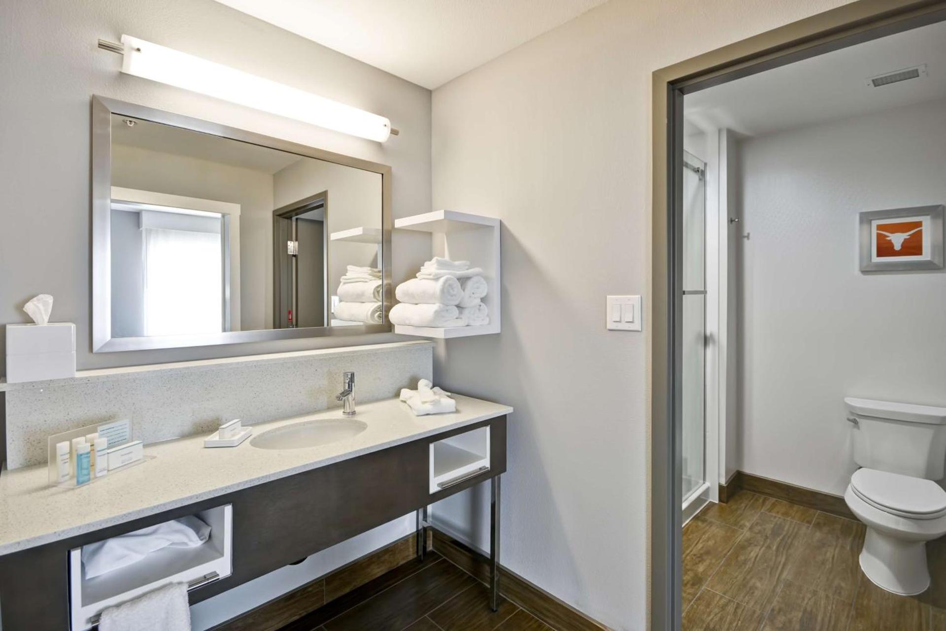 Hampton Inn Kyle photo 15