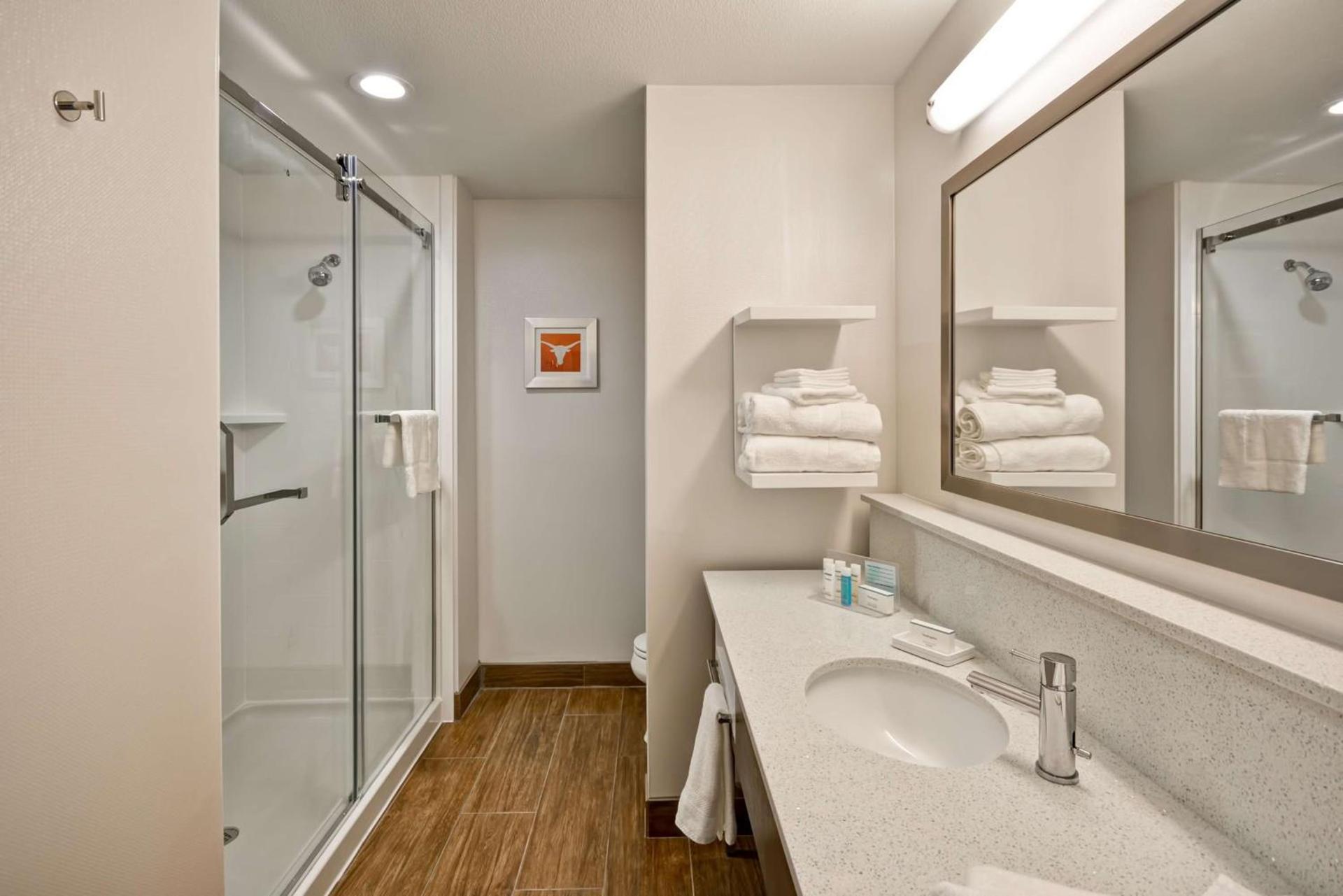 Hampton Inn Kyle photo 17