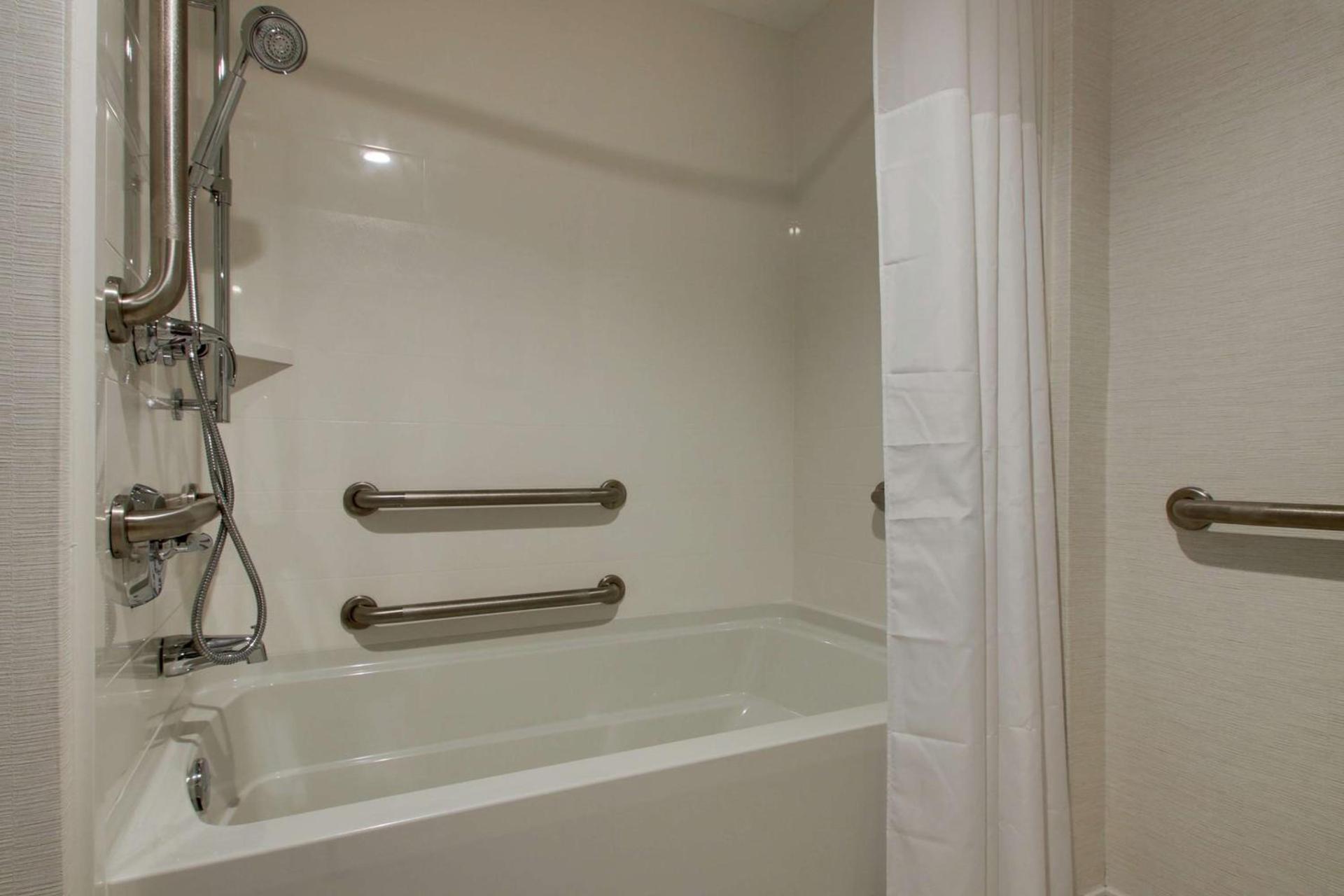 Hampton Inn-Pawtucket, RI photo 21