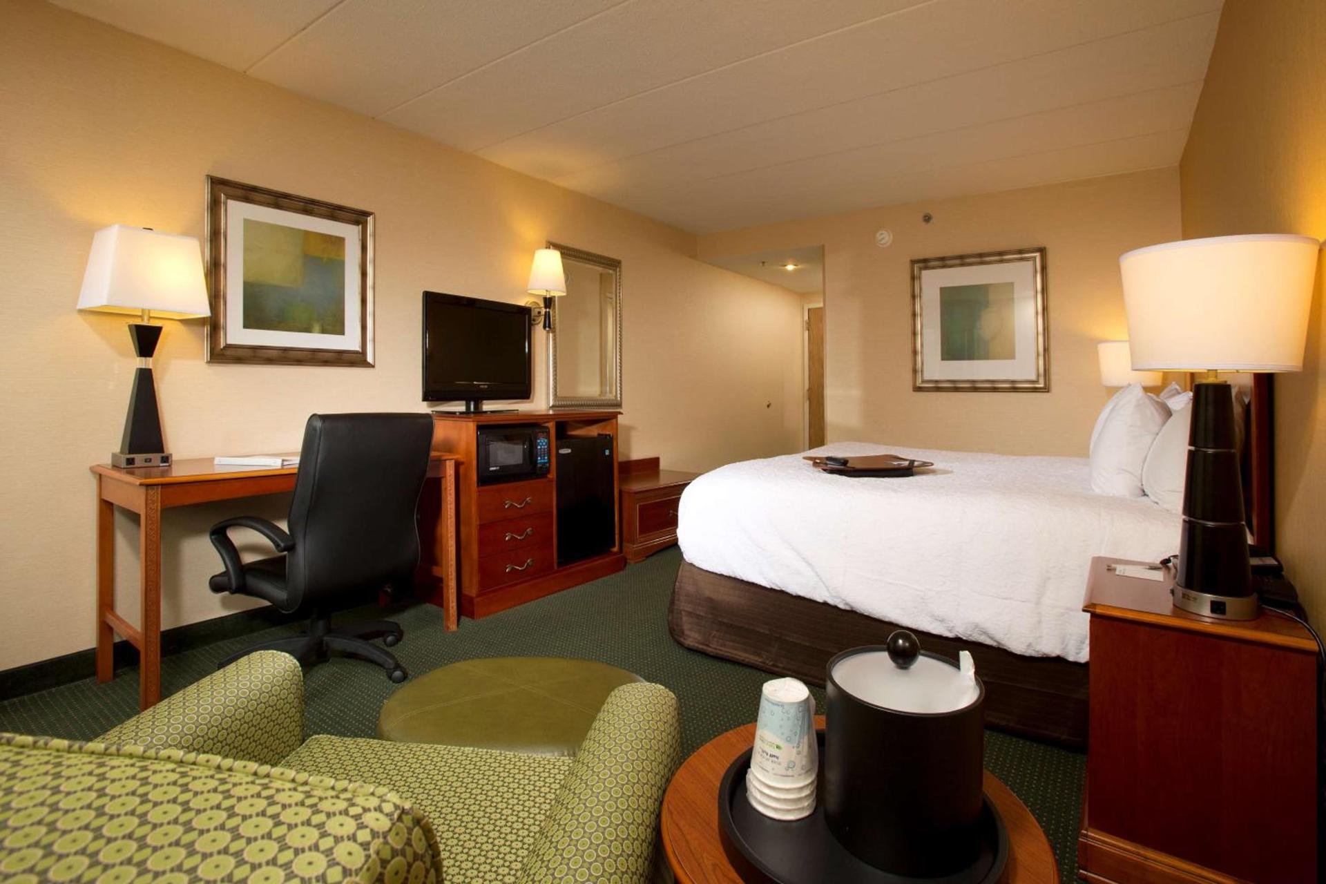 Hampton Inn Alexandria photo 24