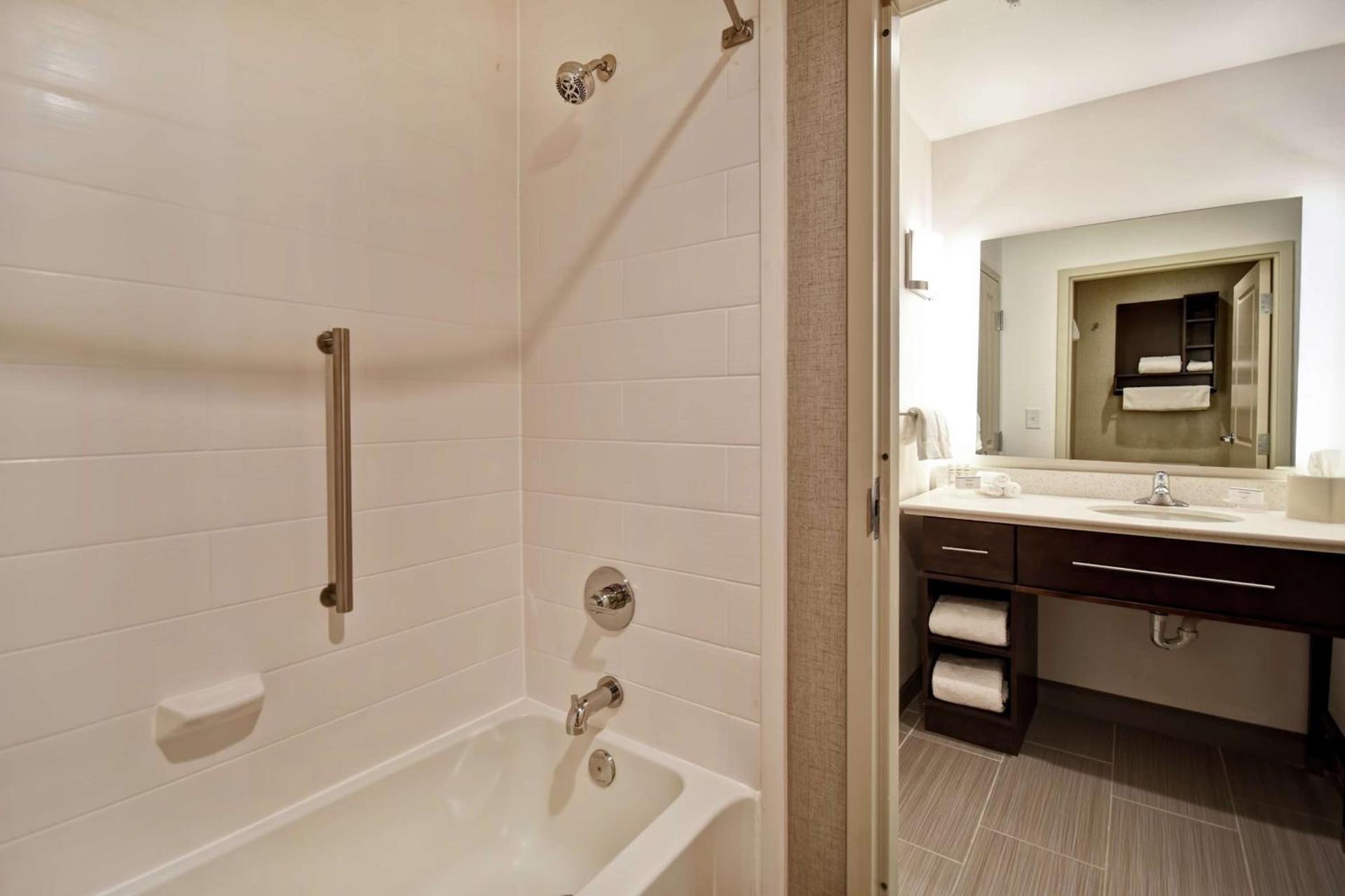 Homewood Suites by Hilton Novi Detroit photo 27