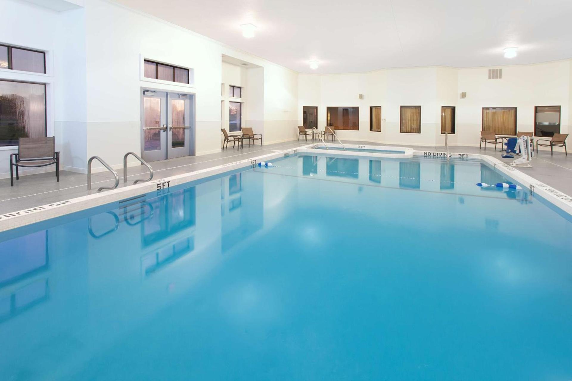Hampton Inn Birch Run photo 6