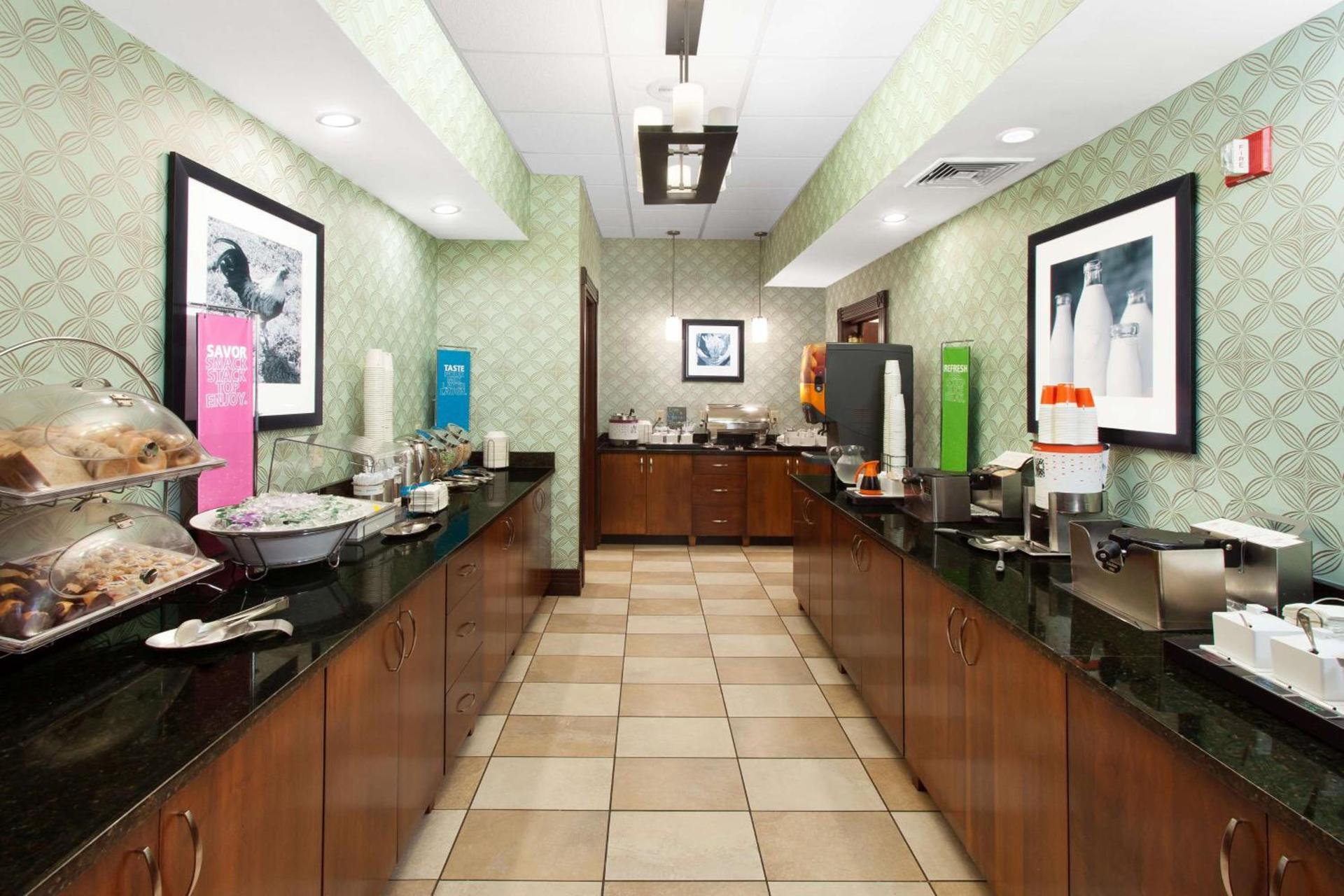 Hampton Inn Birch Run photo 9