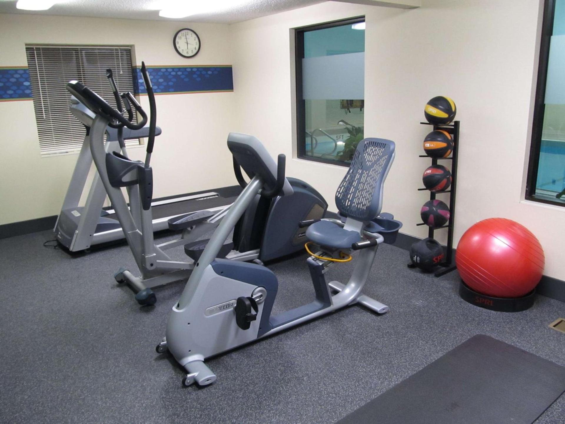 Hampton Inn Birch Run photo 11