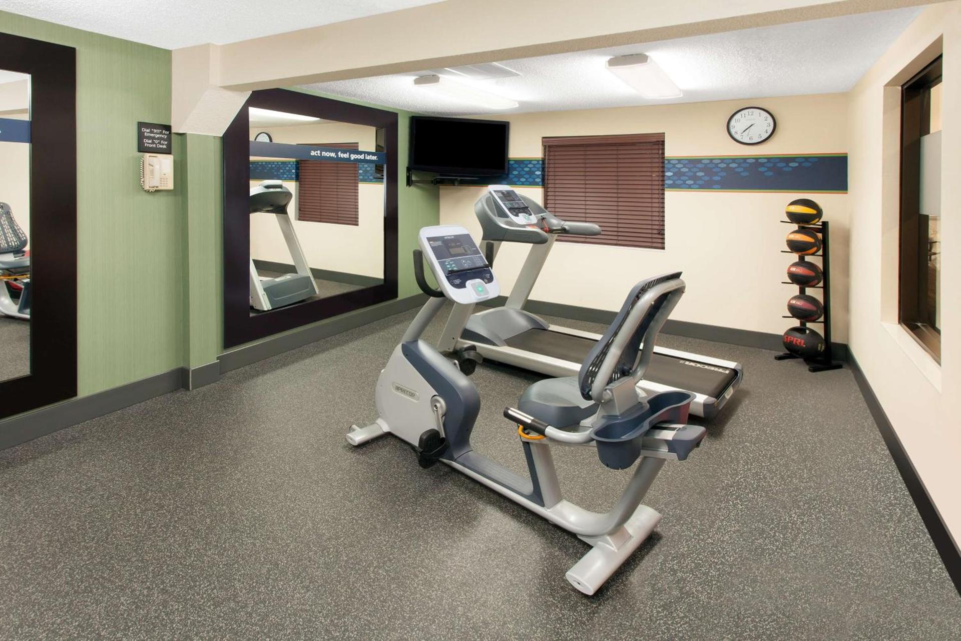 Hampton Inn Birch Run photo 12