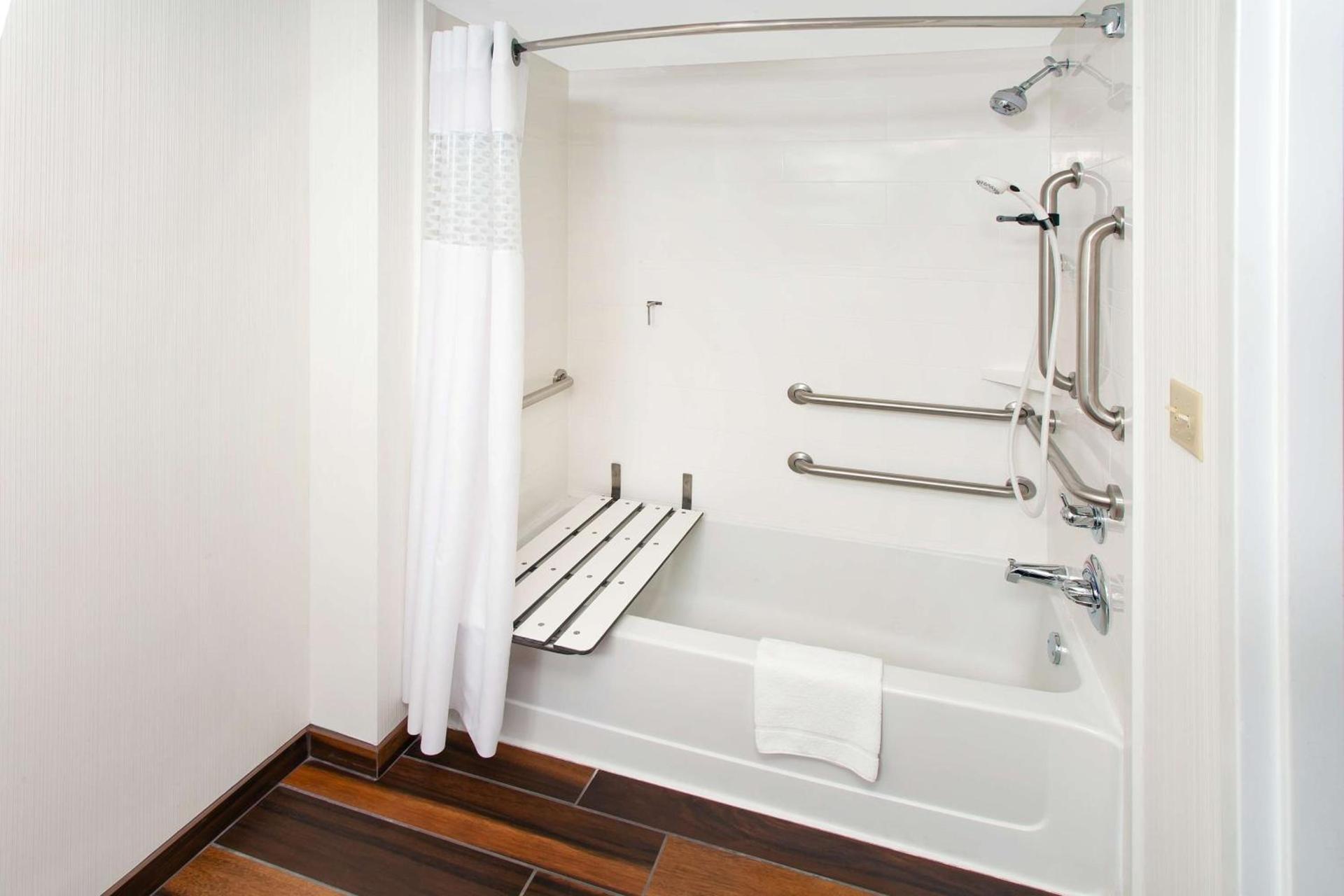 Hampton Inn Birch Run photo 30