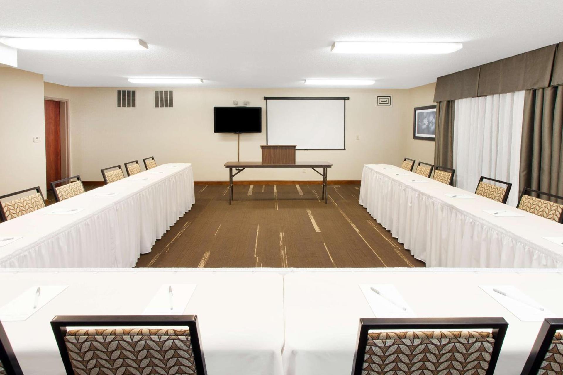 Hampton Inn Birch Run photo 34