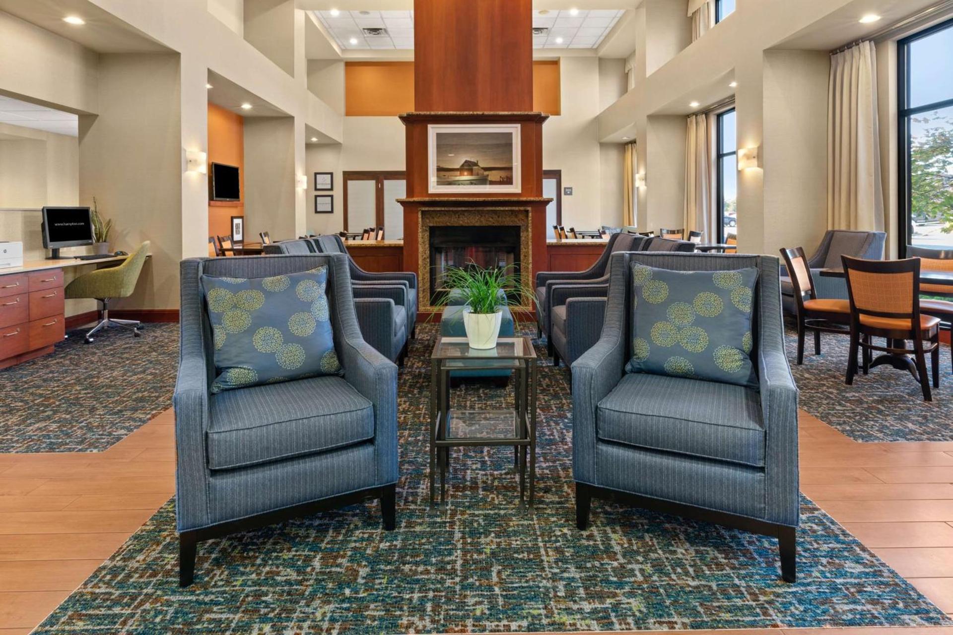 Hampton Inn & Suites Burlington photo 4