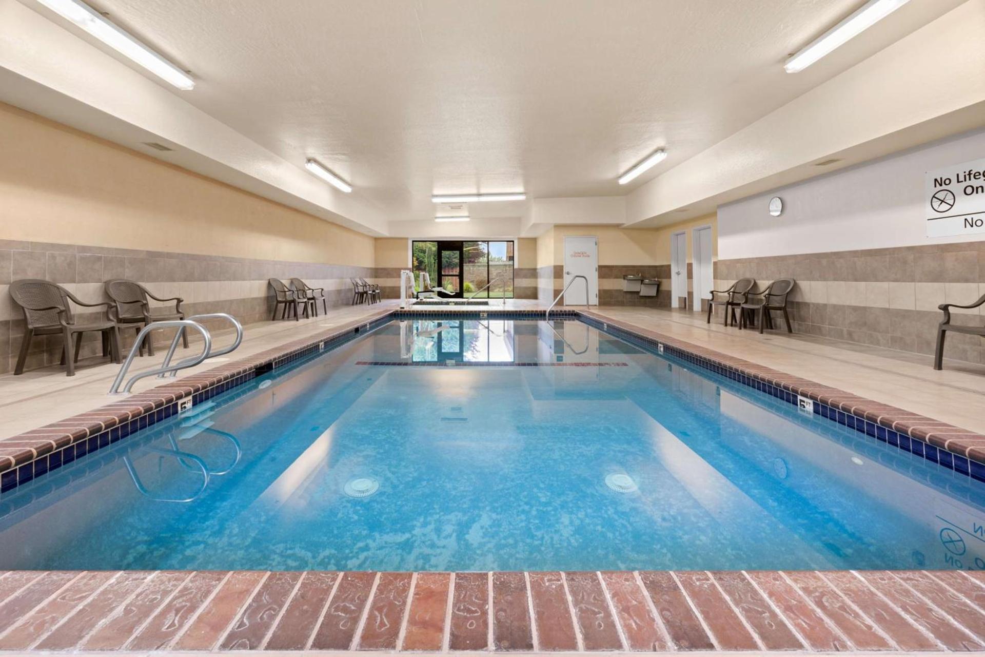 Hampton Inn & Suites Burlington photo 6