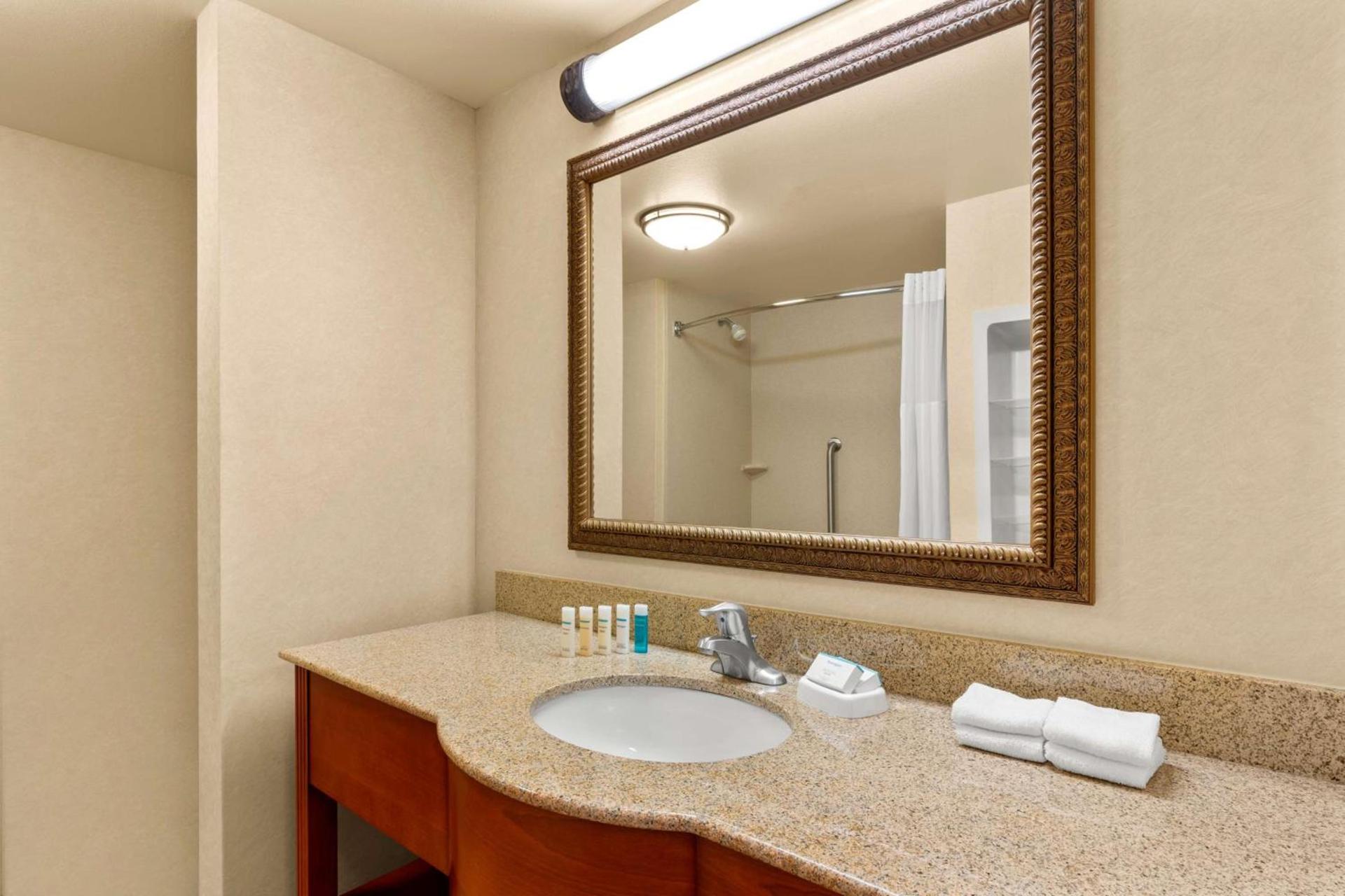 Hampton Inn & Suites Burlington photo 12