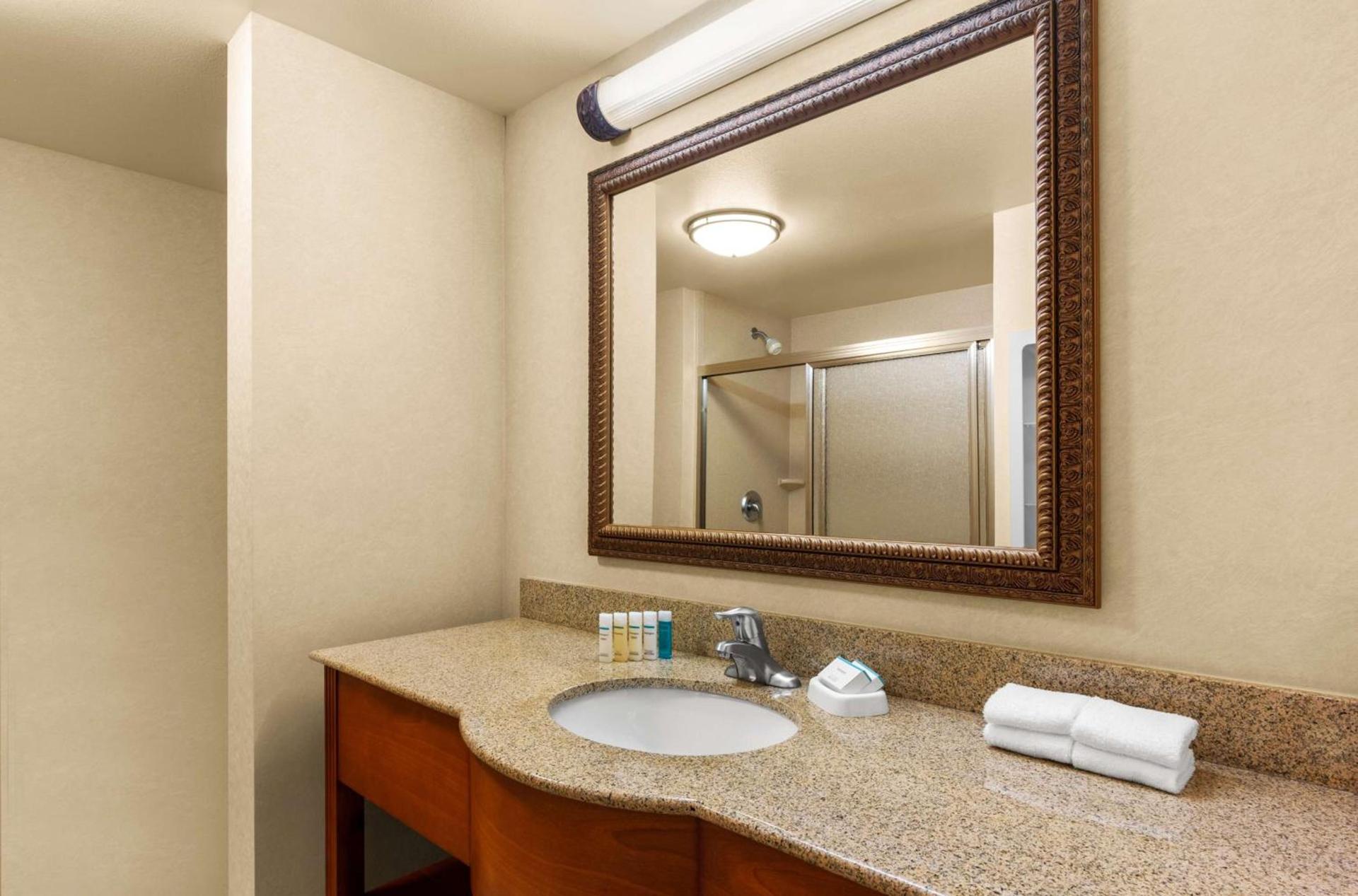 Hampton Inn & Suites Burlington photo 13