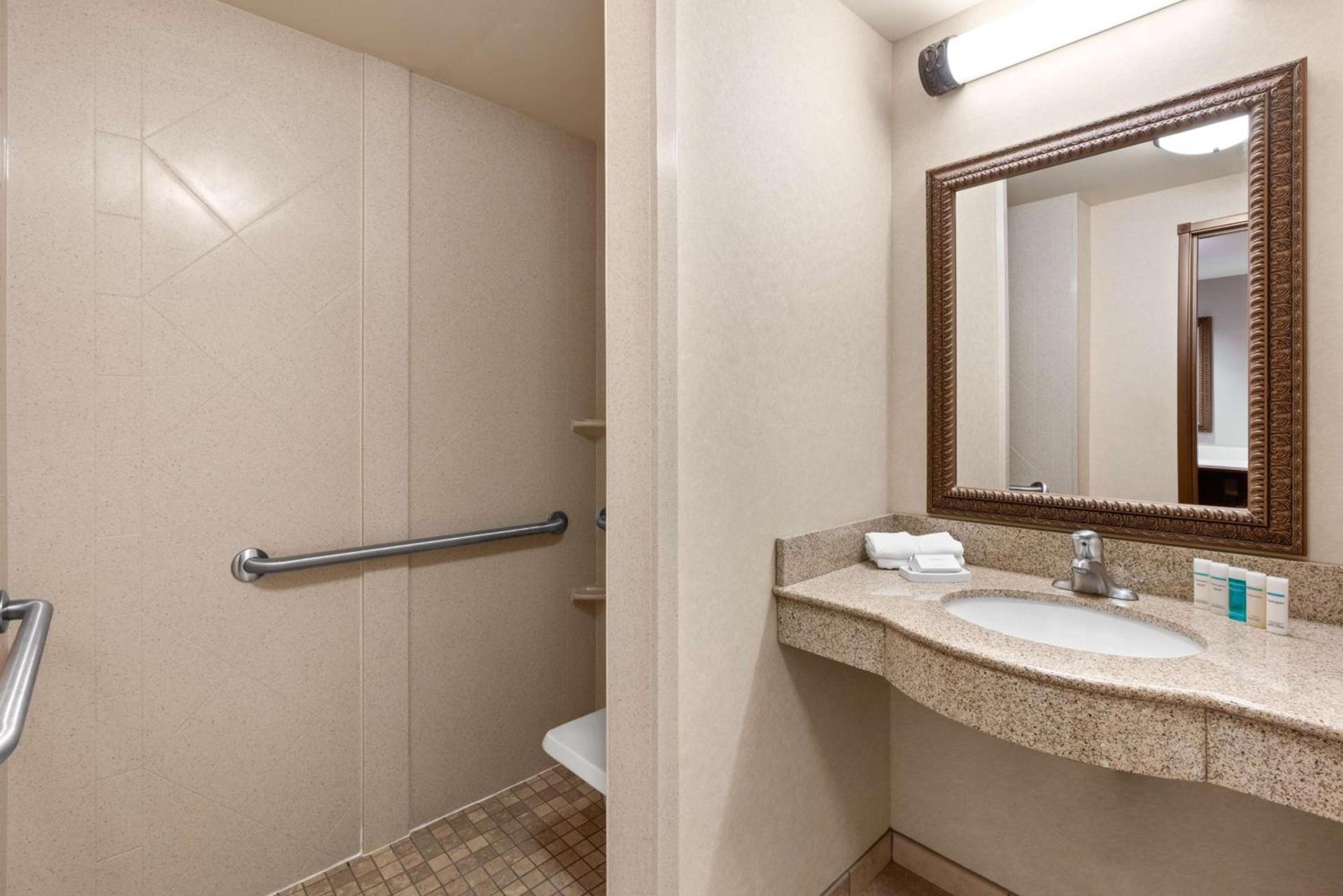 Hampton Inn & Suites Burlington photo 16