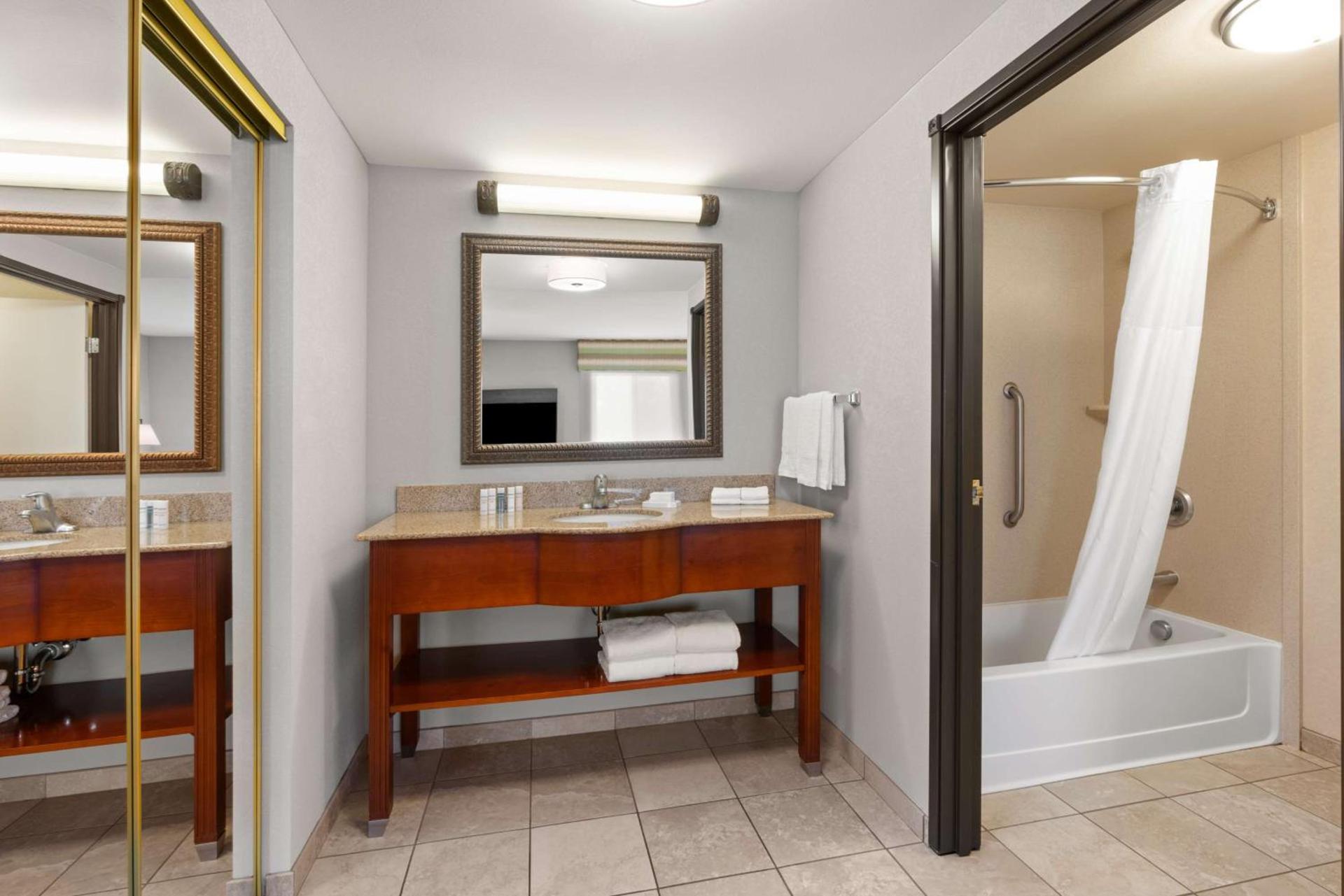 Hampton Inn & Suites Burlington photo 18