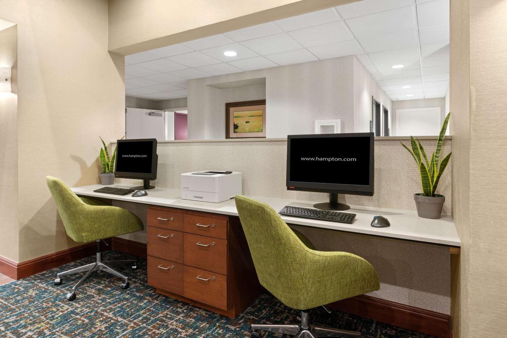 Hampton Inn & Suites Burlington photo 33