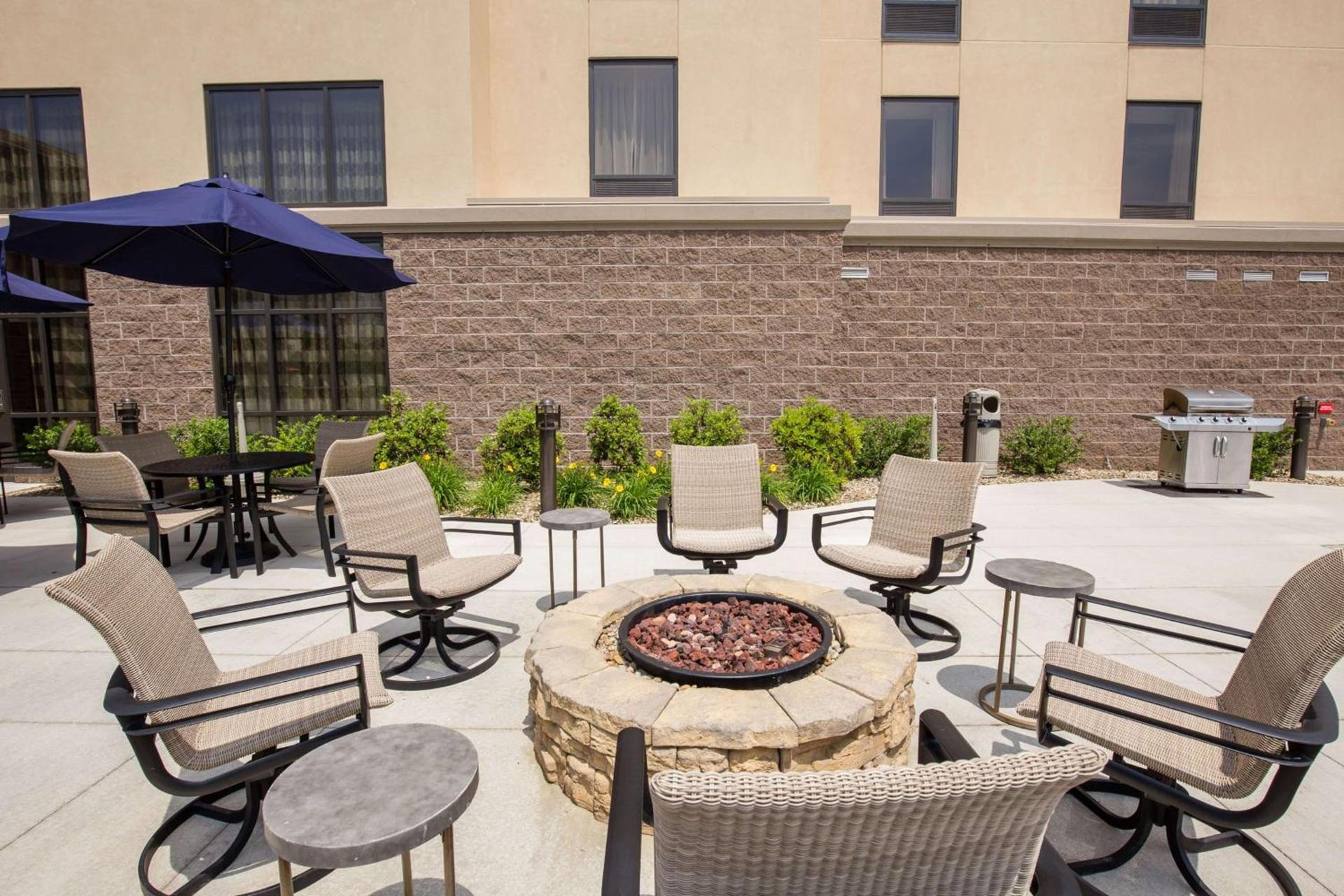 Hampton Inn & Suites - Pittsburgh/Harmarville, PA photo 3