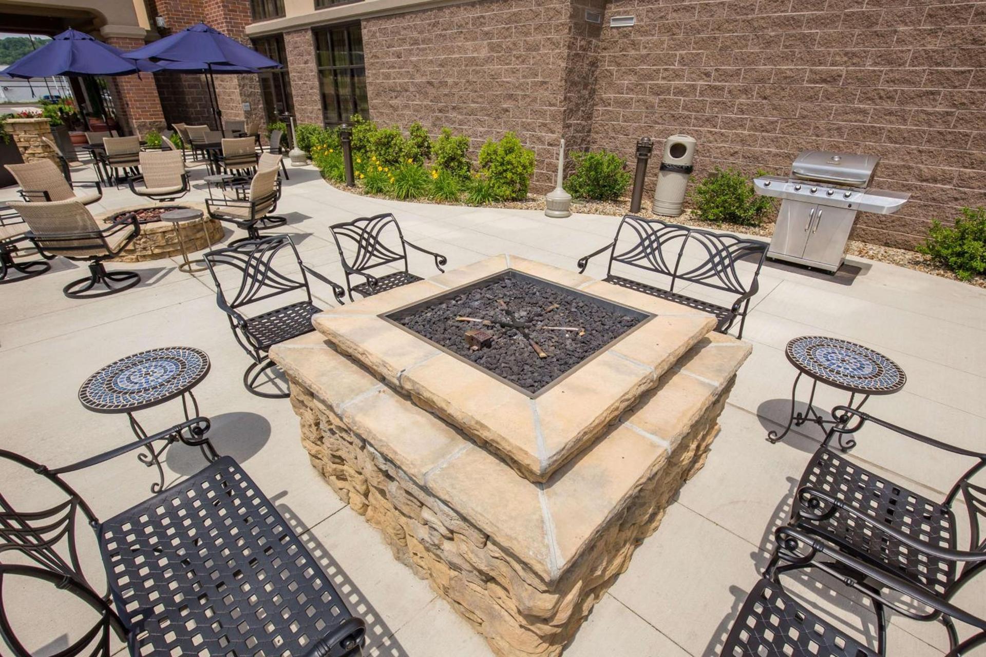 Hampton Inn & Suites - Pittsburgh/Harmarville, PA photo 4