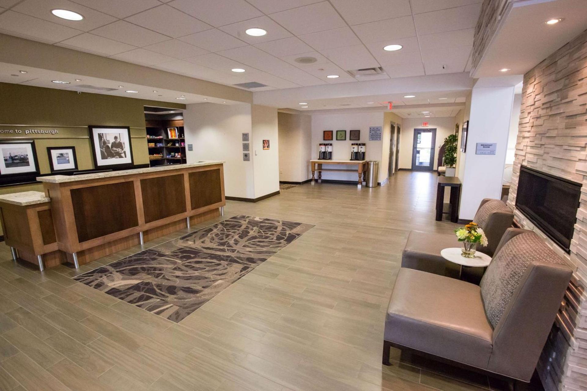 Hampton Inn & Suites - Pittsburgh/Harmarville, PA photo 9
