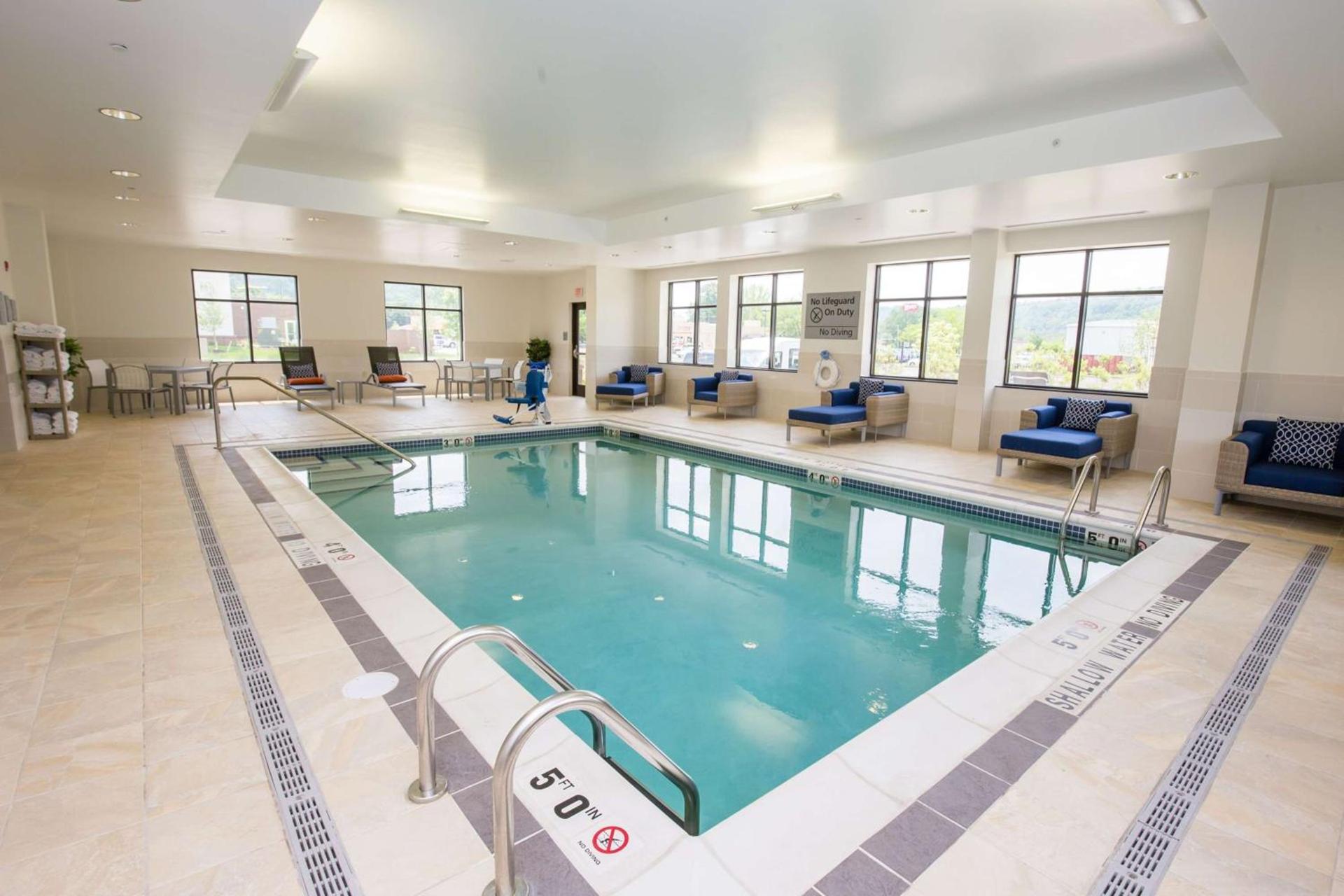 Hampton Inn & Suites - Pittsburgh/Harmarville, PA photo 11