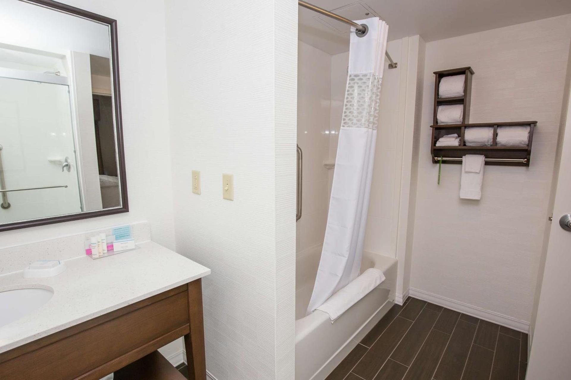 Hampton Inn & Suites - Pittsburgh/Harmarville, PA photo 36