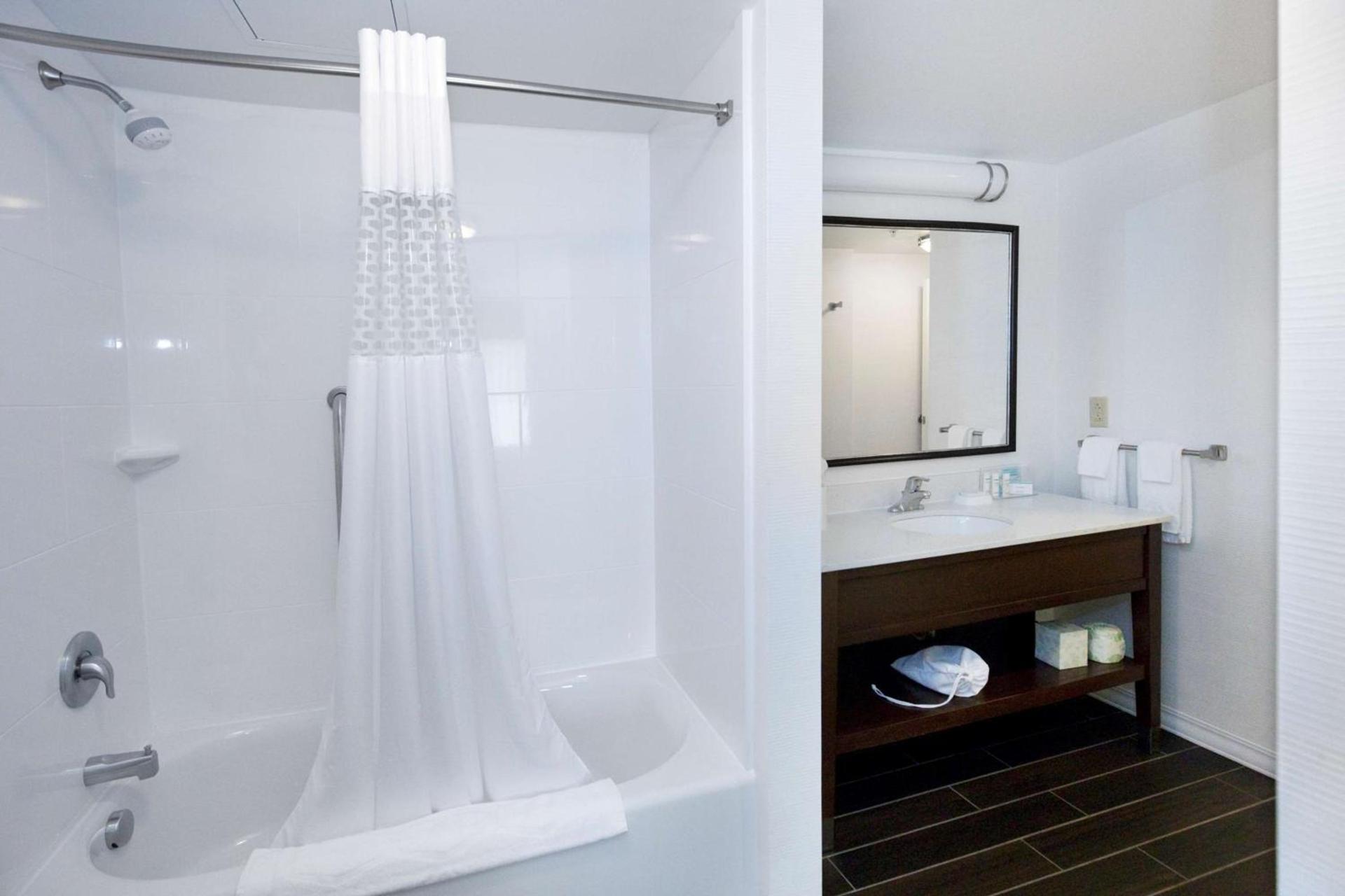 Hampton Inn & Suites - Pittsburgh/Harmarville, PA photo 42