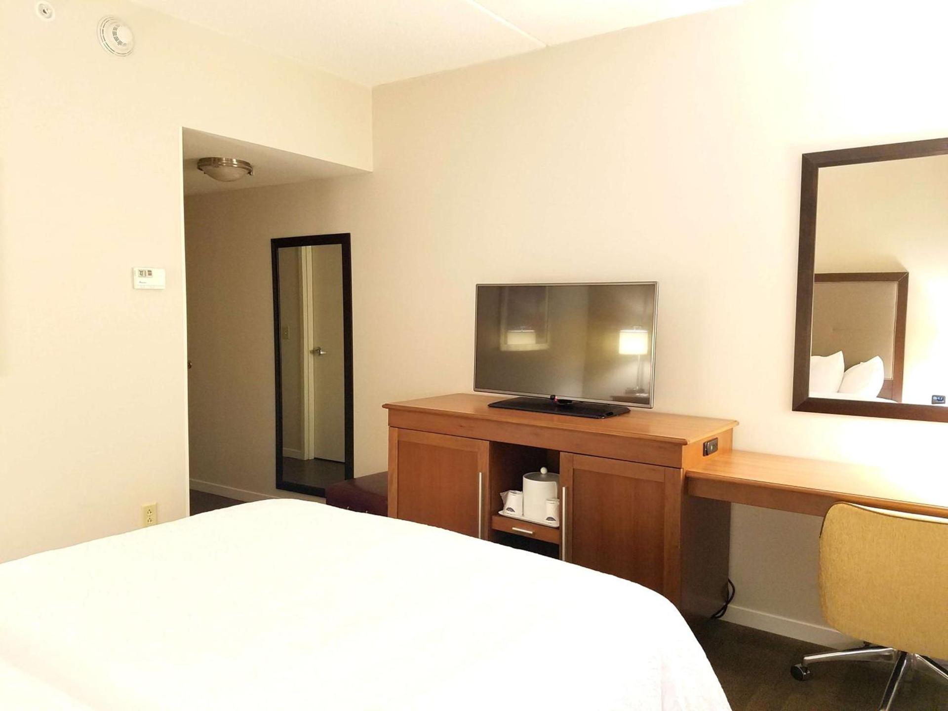 Hampton Inn & Suites - Pittsburgh/Harmarville, PA photo 43