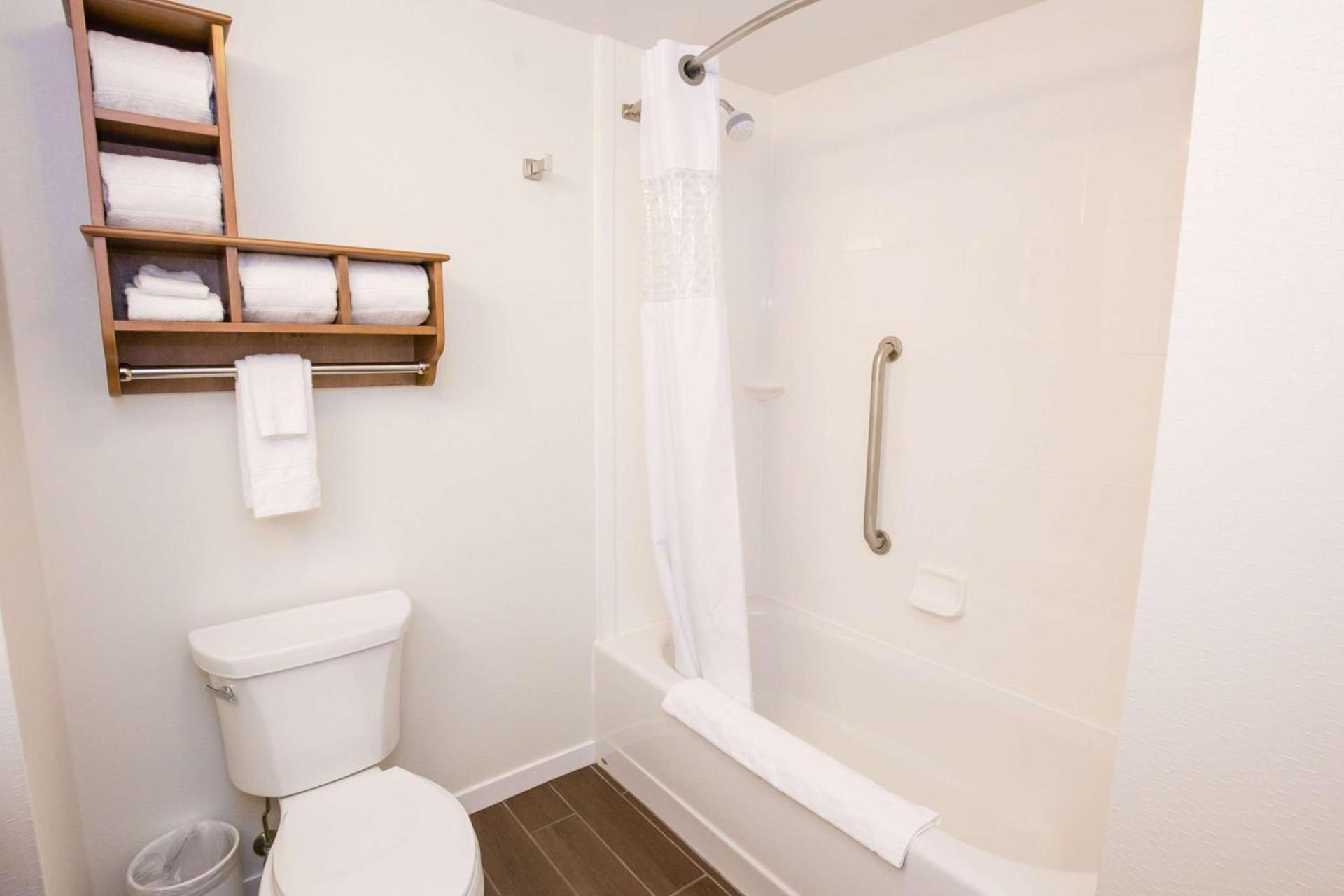 Hampton Inn & Suites - Pittsburgh/Harmarville, PA photo 46