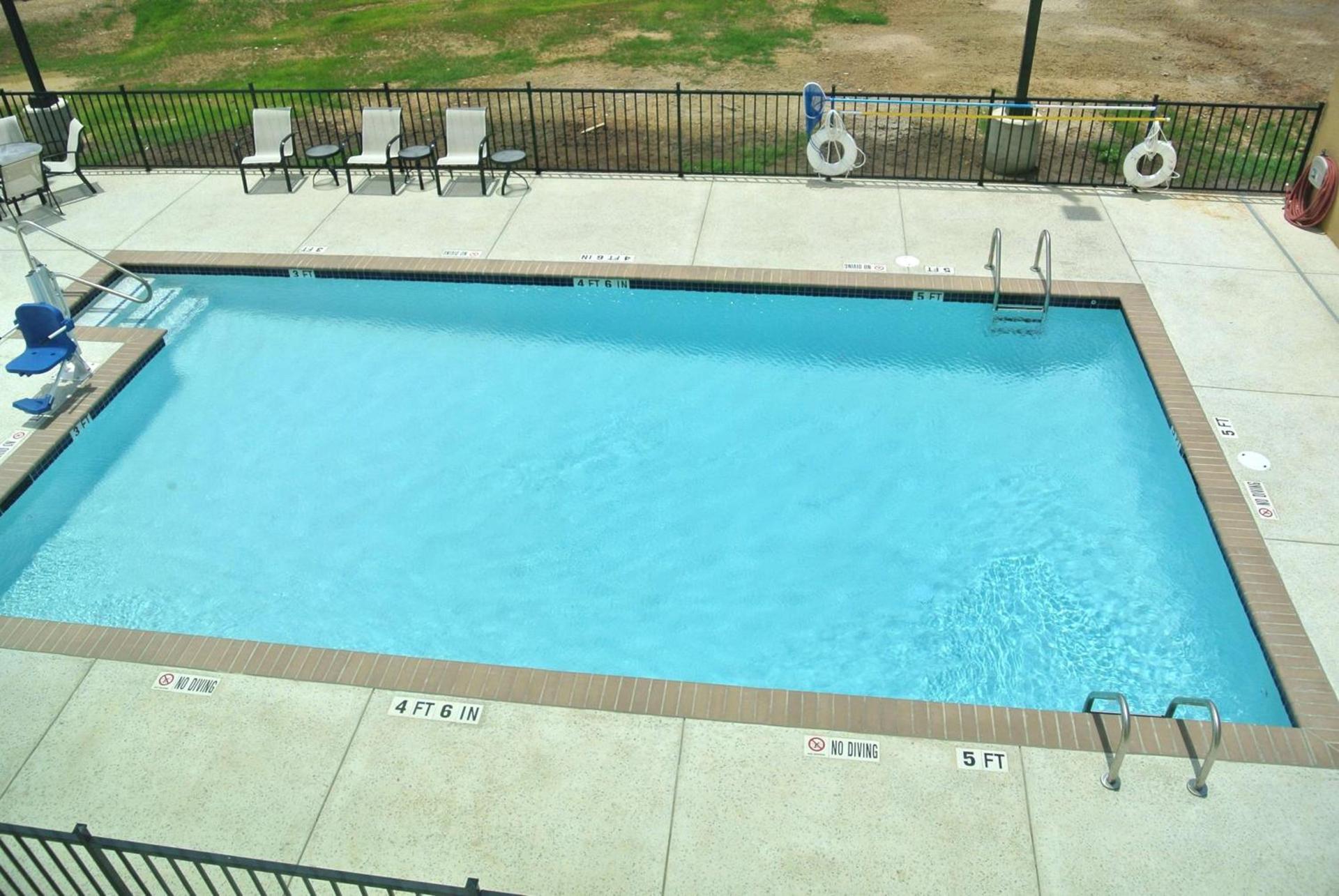 Hampton Inn Carrizo Springs photo 8