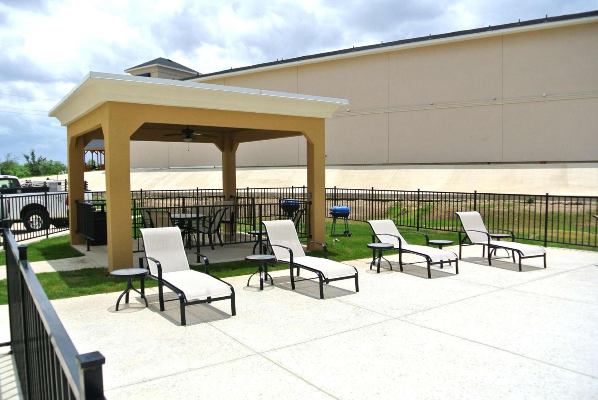 Hampton Inn Carrizo Springs photo 9