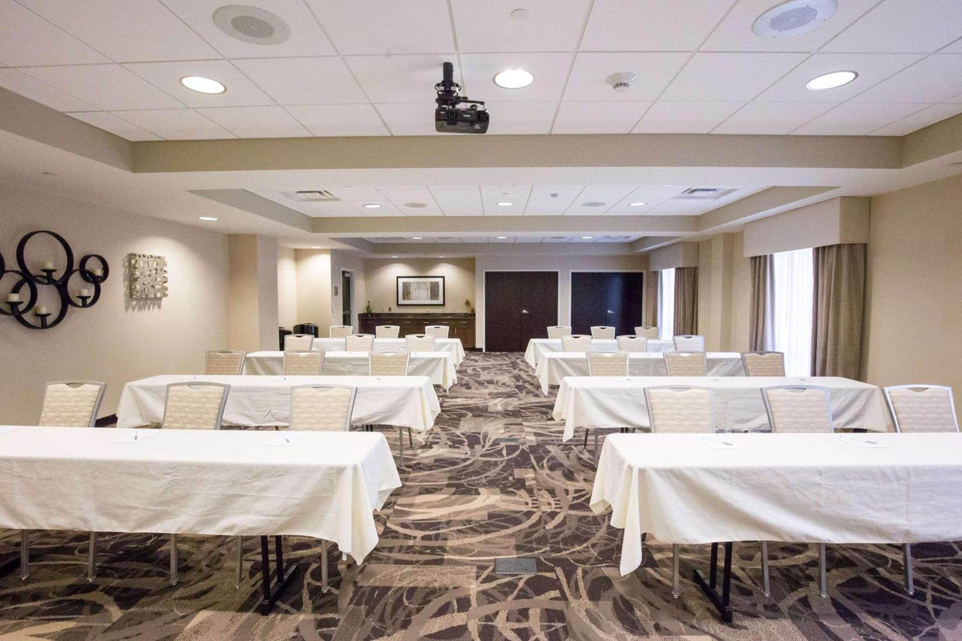 Hampton Inn & Suites - Pittsburgh/Harmarville, PA photo 57