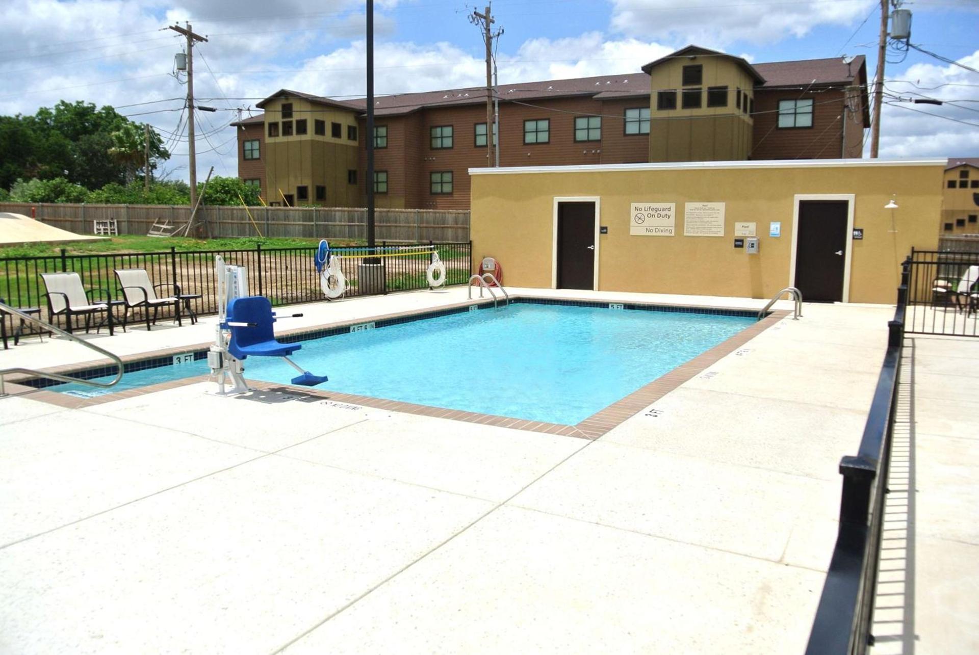 Hampton Inn Carrizo Springs photo 10