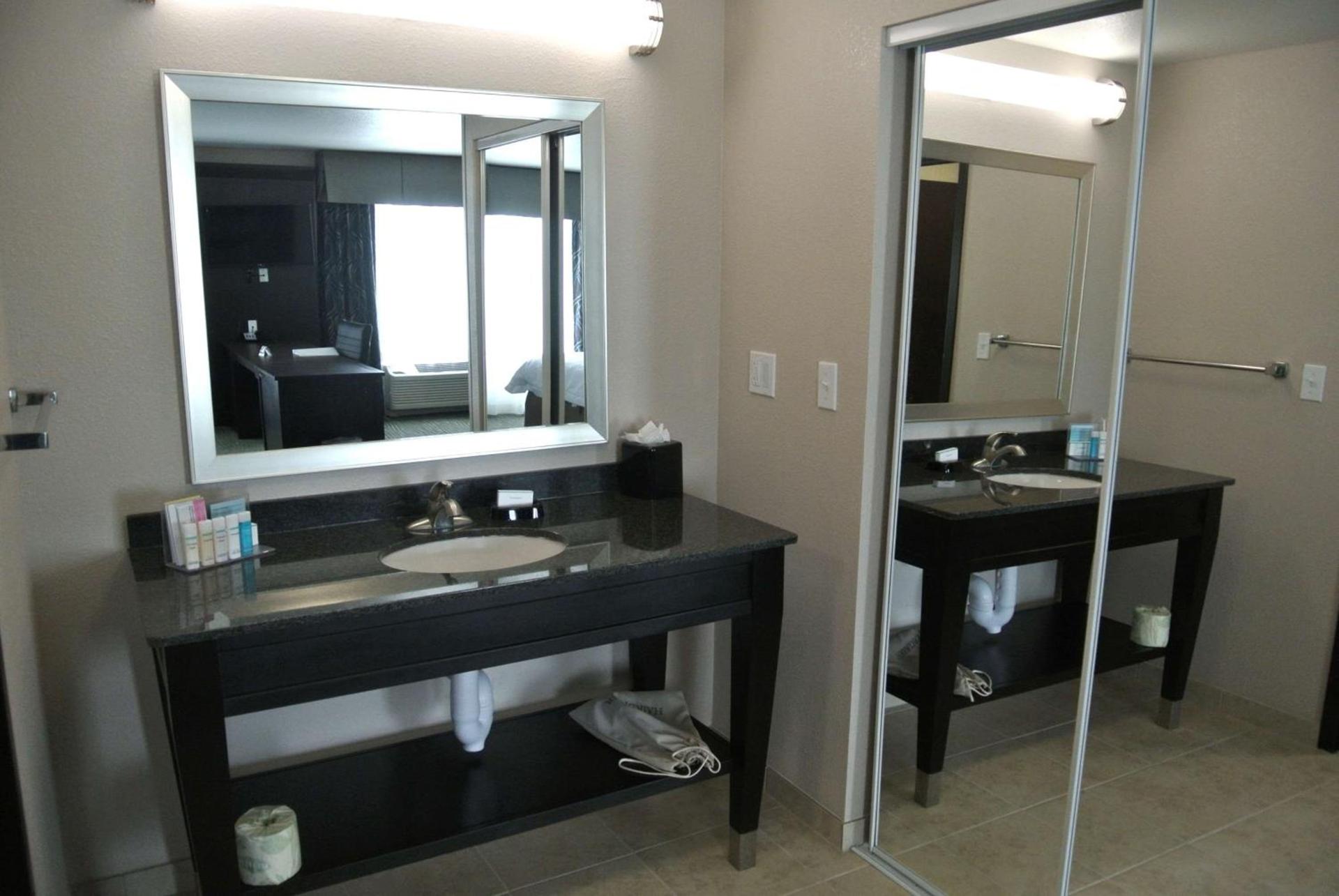 Hampton Inn Carrizo Springs photo 29