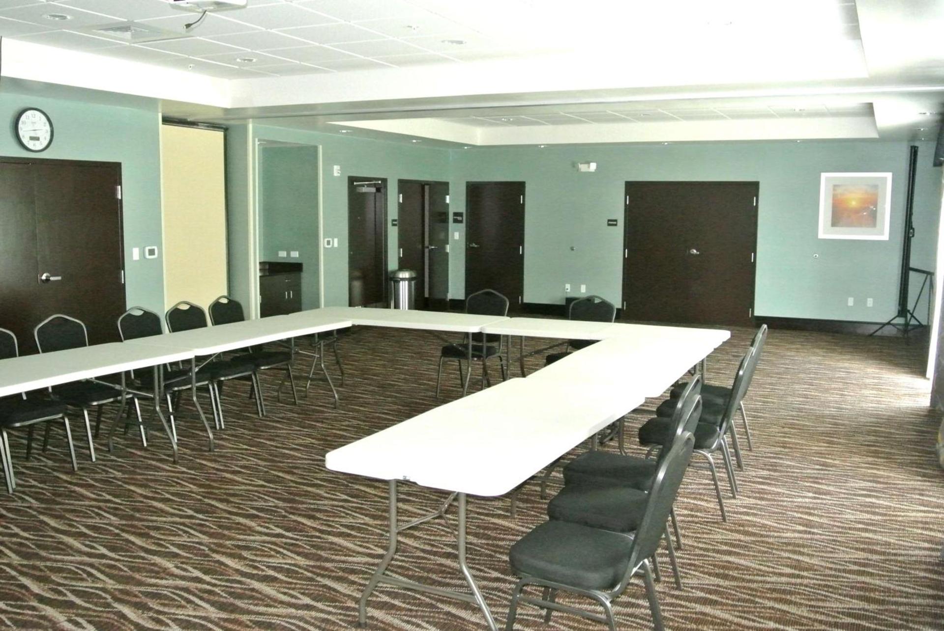 Hampton Inn Carrizo Springs photo 35